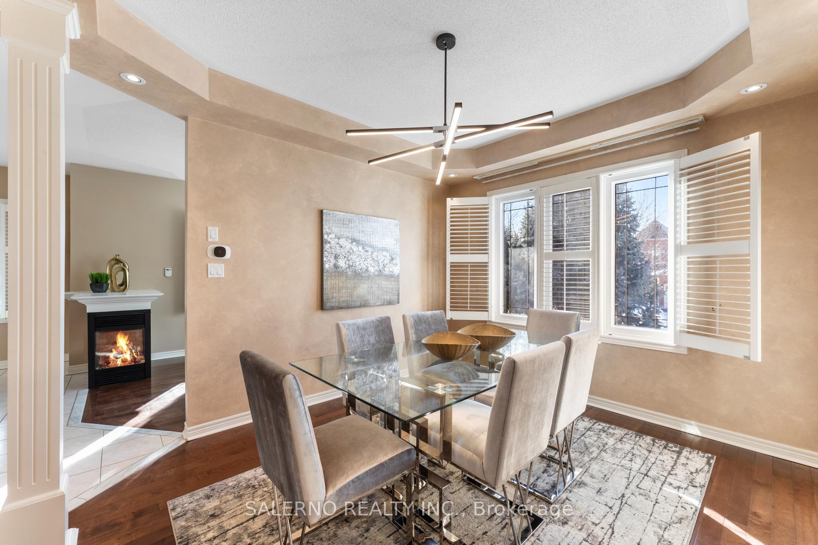 Photo 4 of 521 Cunningham Drive, Vaughan, Maple — HOMEH