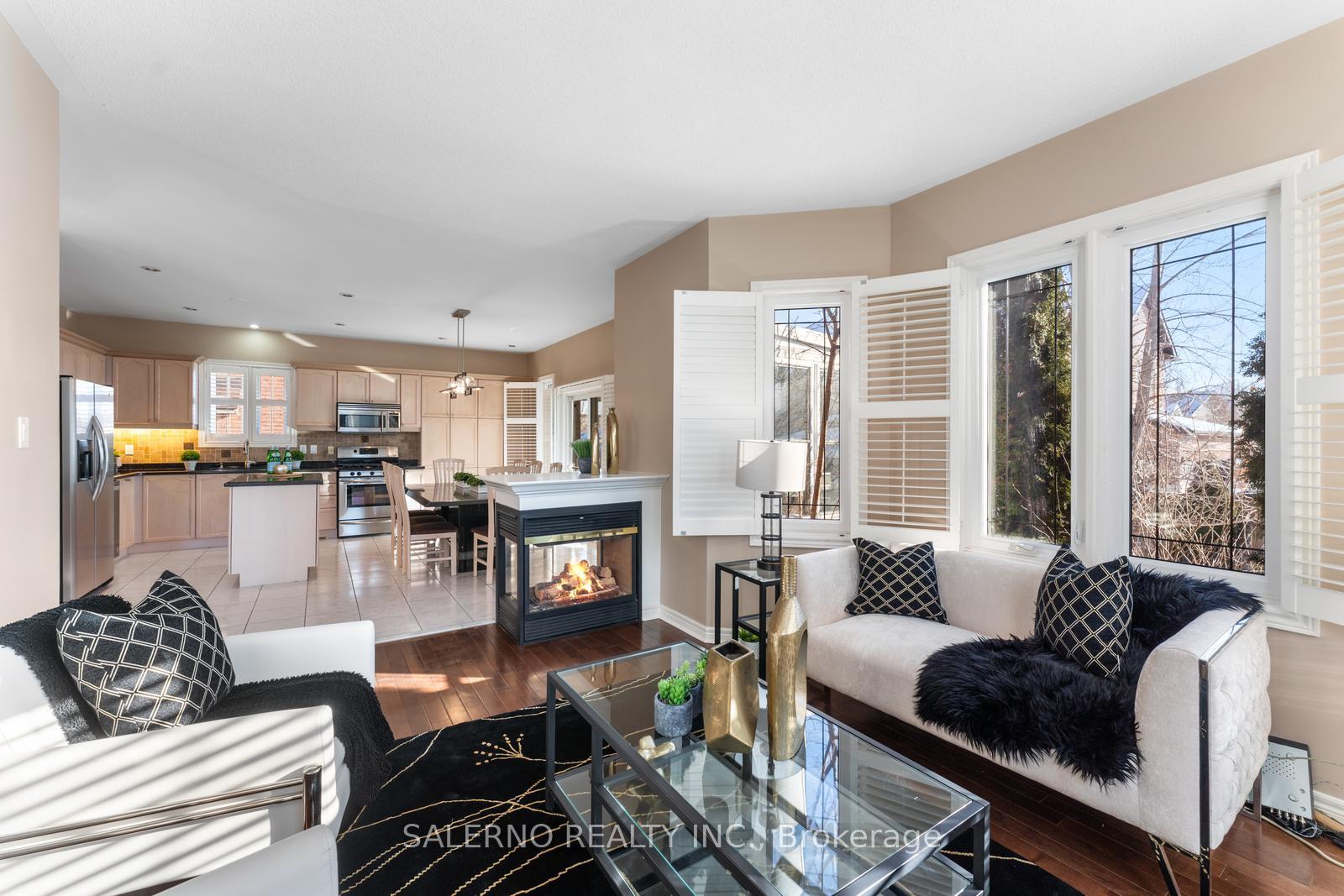 Photo 6 of 521 Cunningham Drive, Vaughan, Maple — HOMEH