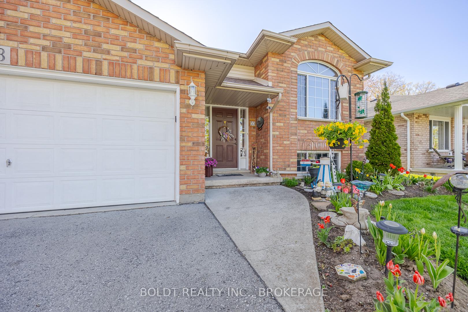 Photo 1 of 33 Foxtail Avenue S, Welland, West Welland — HOMEH