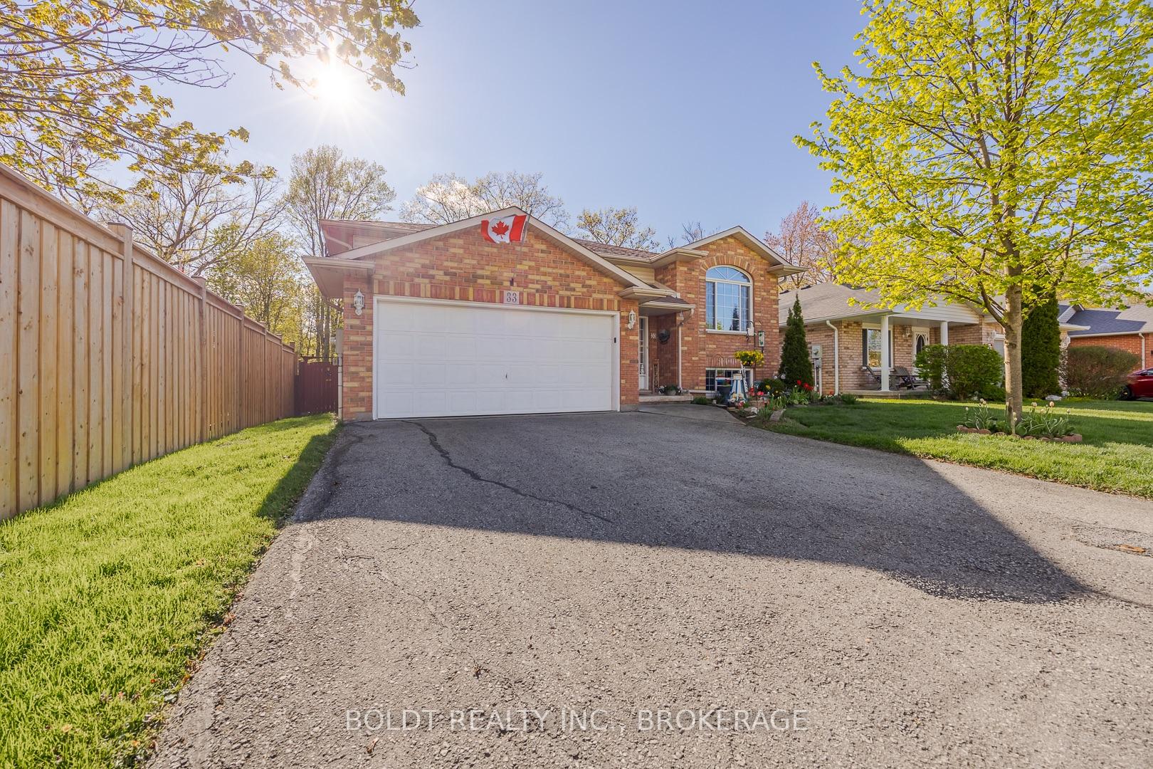 Photo 2 of 33 Foxtail Avenue S, Welland, West Welland — HOMEH