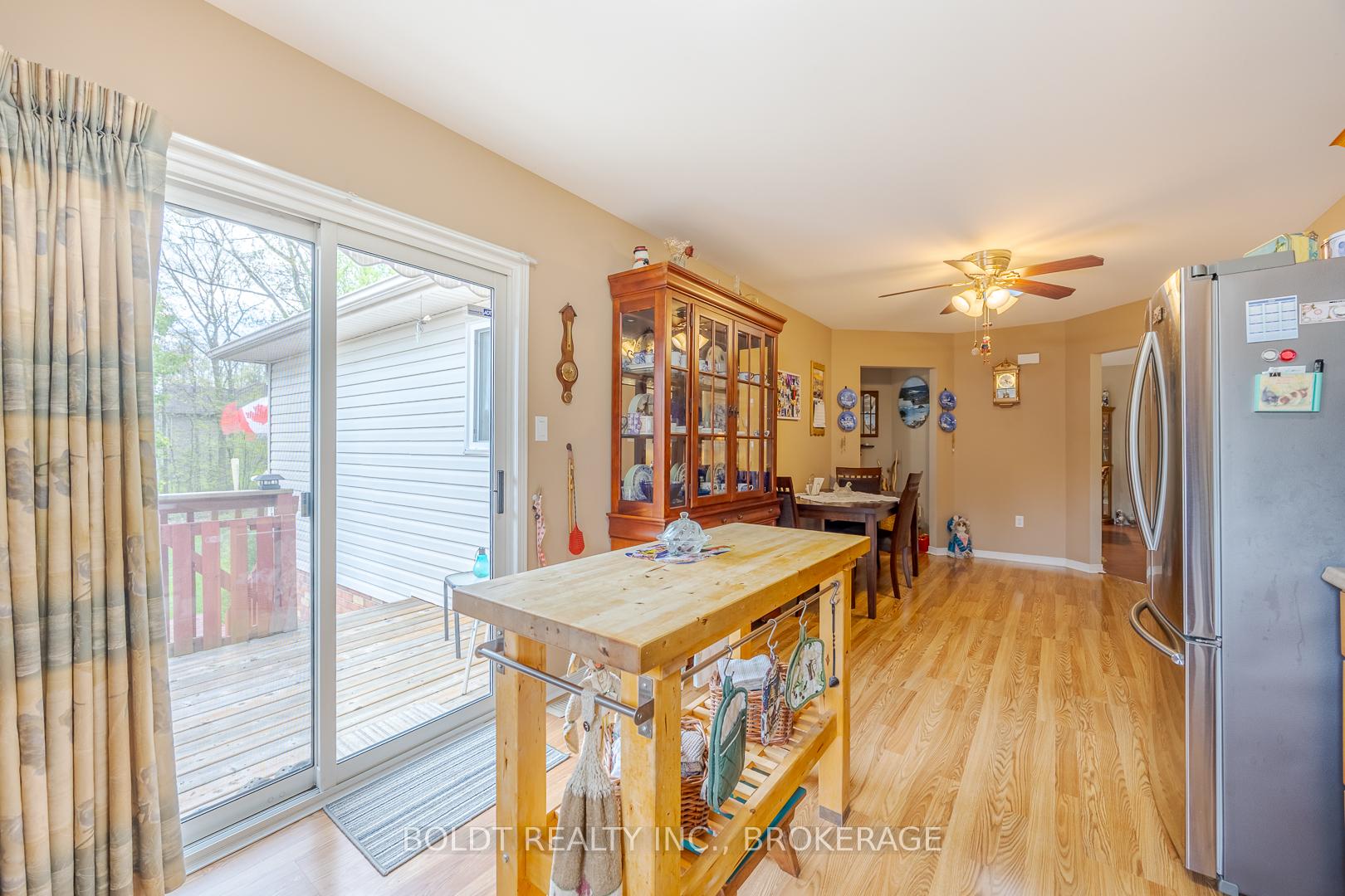 Photo 4 of 33 Foxtail Avenue S, Welland, West Welland — HOMEH