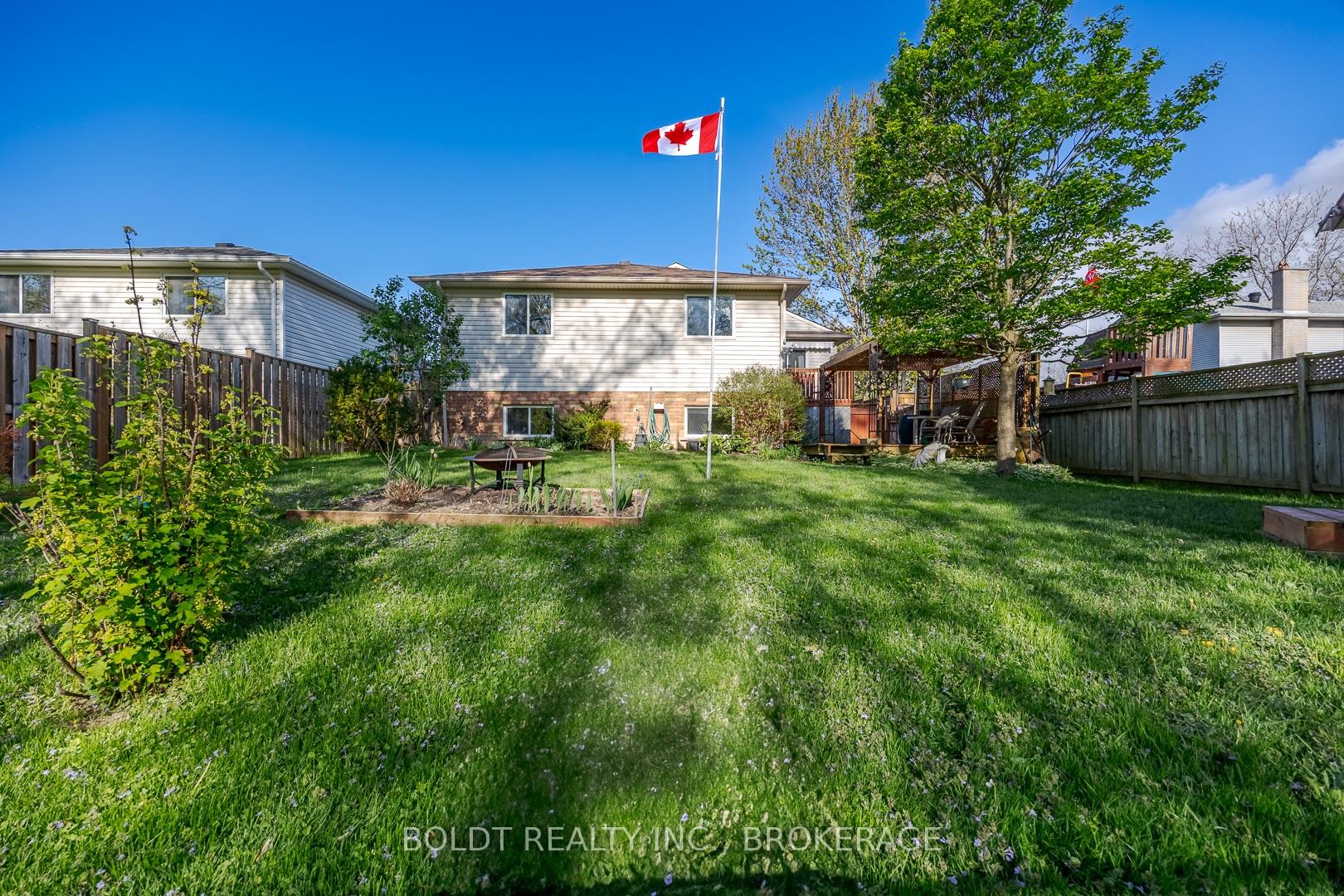 Photo 23 of 33 Foxtail Avenue S, Welland, West Welland — HOMEH