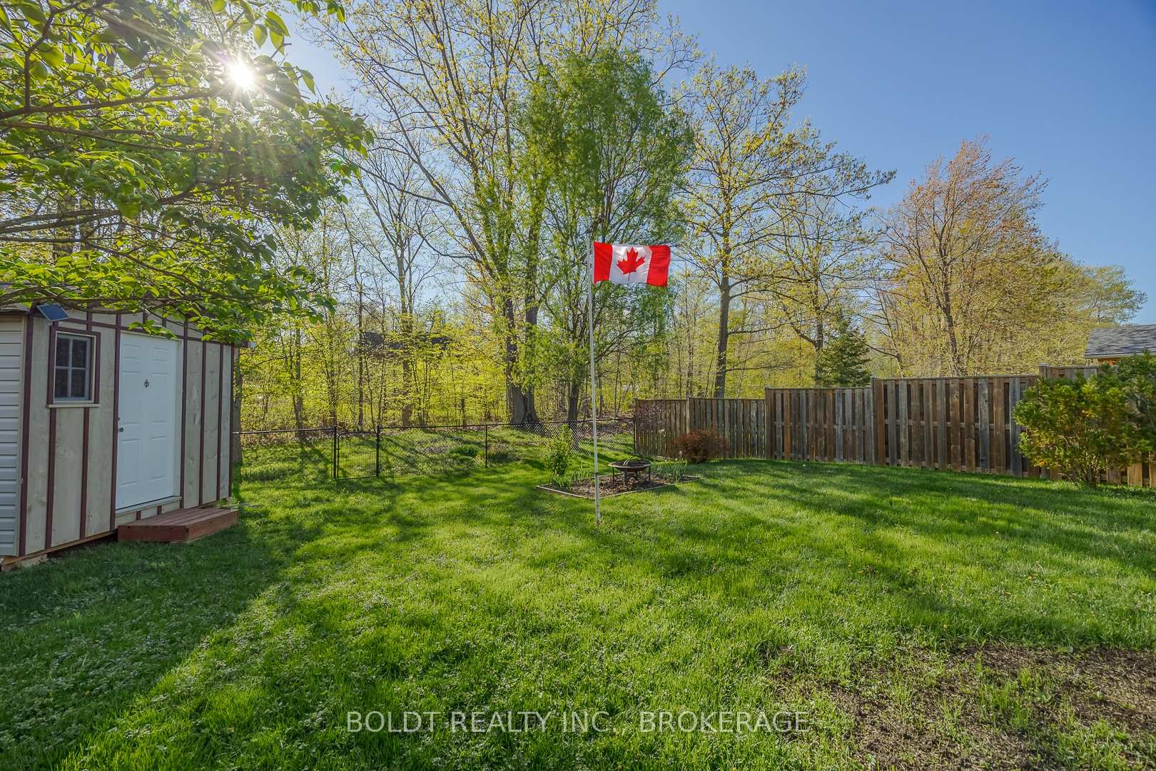 Photo 24 of 33 Foxtail Avenue S, Welland, West Welland — HOMEH