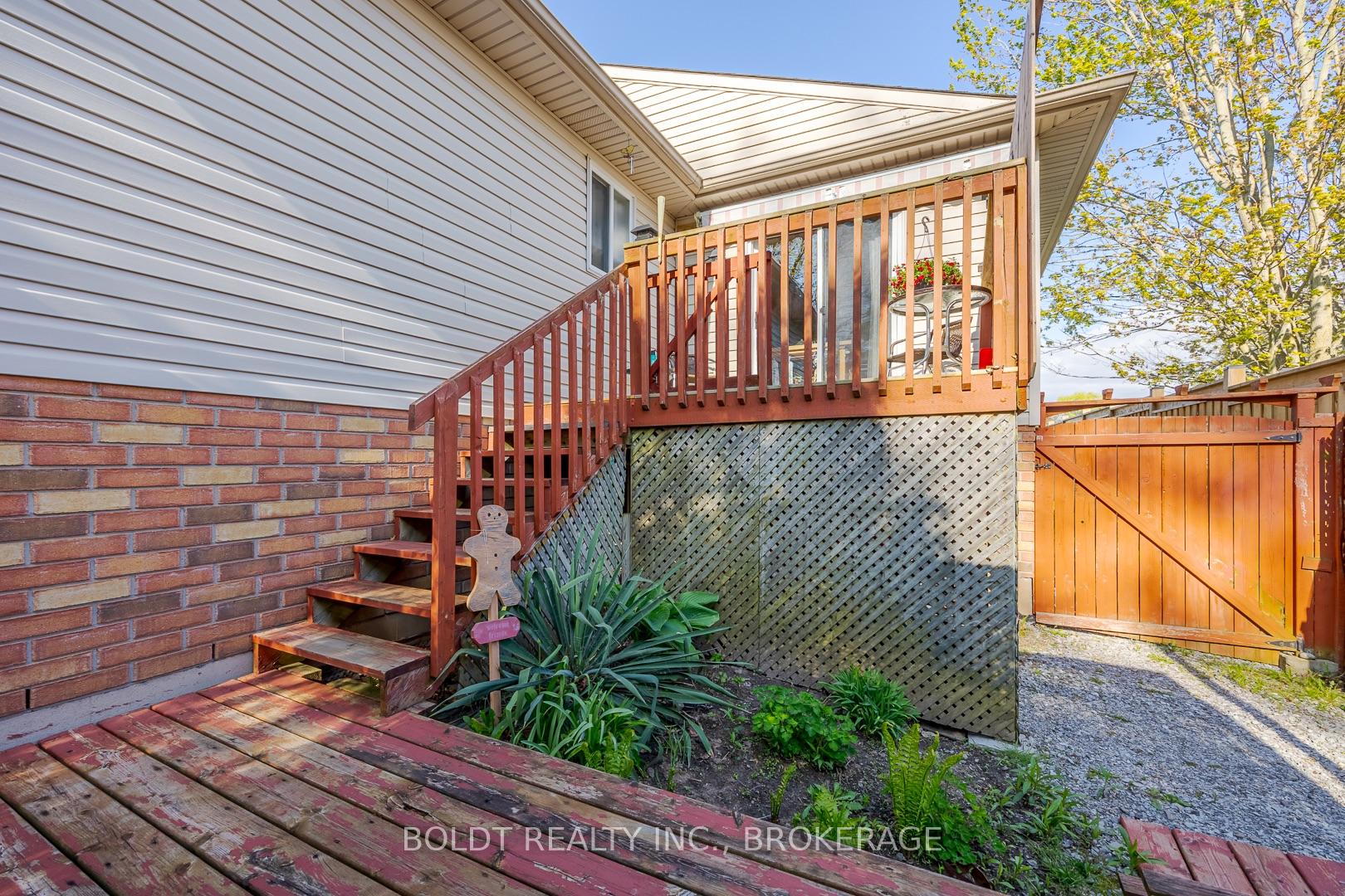 Photo 26 of 33 Foxtail Avenue S, Welland, West Welland — HOMEH