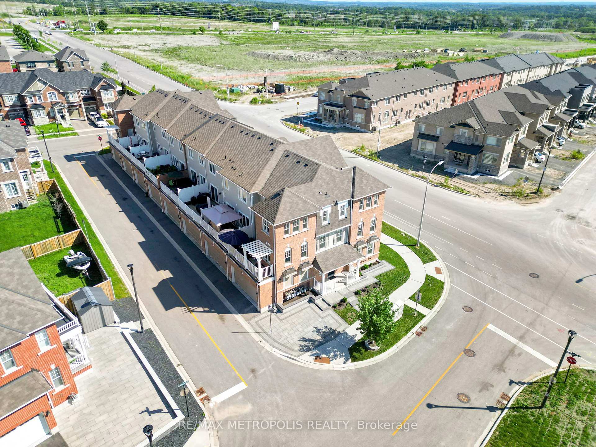 Photo 3 of 2700 Burkholder Drive, Pickering, Rural Pickering — HOMEH