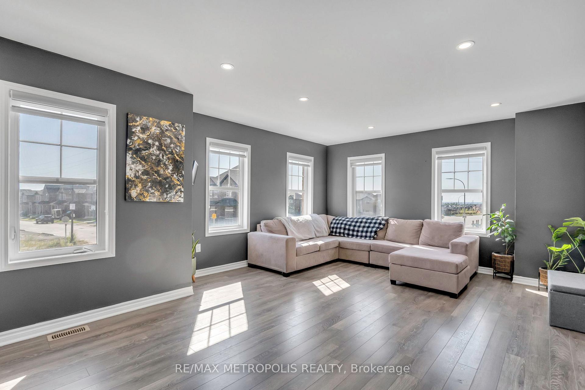 Photo 31 of 2700 Burkholder Drive, Pickering, Rural Pickering — HOMEH