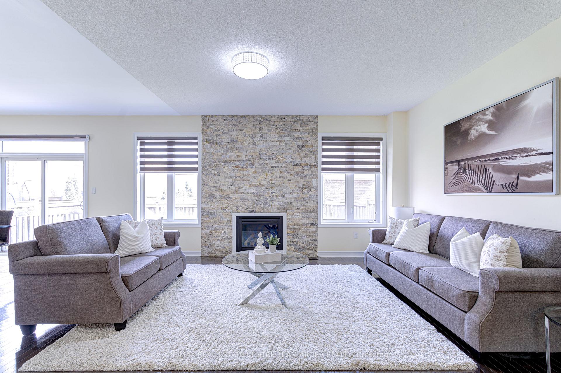 Photo 10 of 23 George Robinson Drive, Brampton, Credit Valley — HOMEH