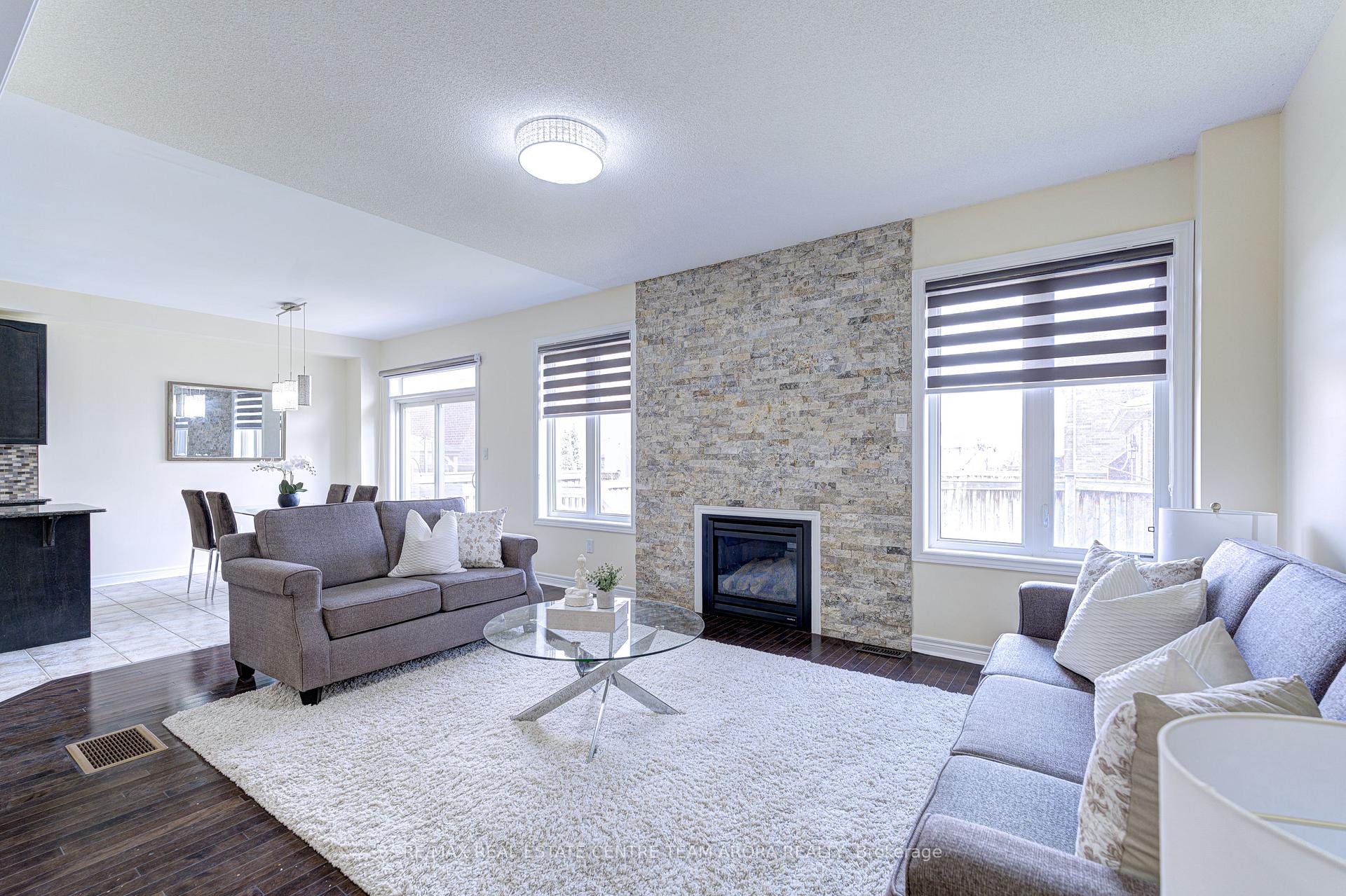 Photo 5 of 23 George Robinson Drive, Brampton, Credit Valley — HOMEH