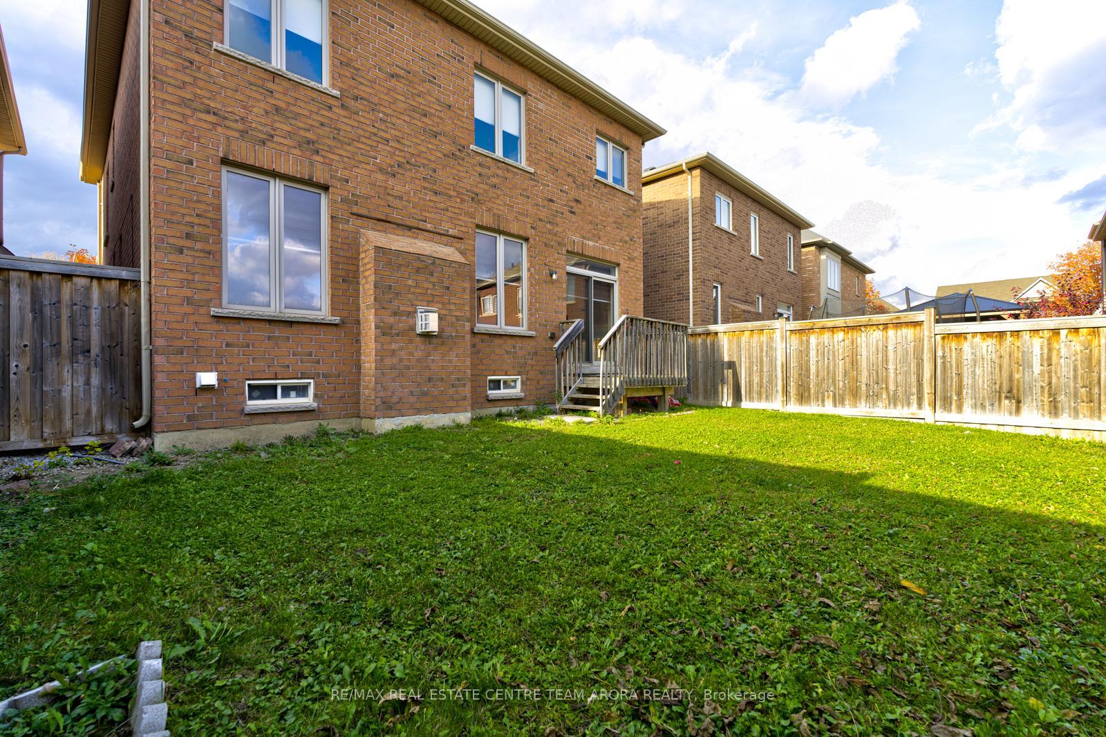 Photo 45 of 23 George Robinson Drive, Brampton, Credit Valley — HOMEH