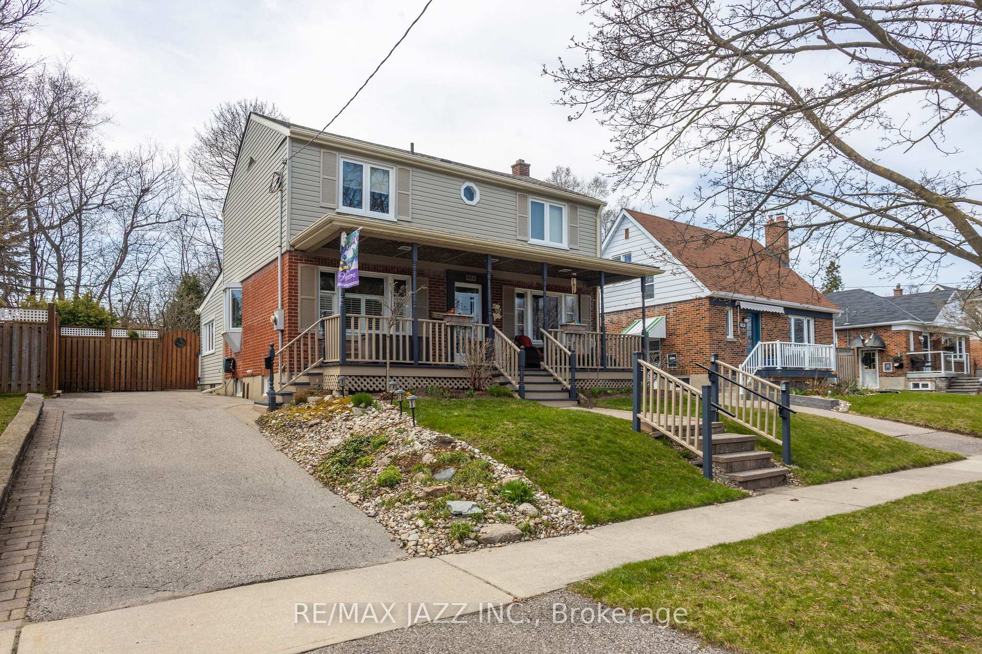 Front of 824 Masson Street