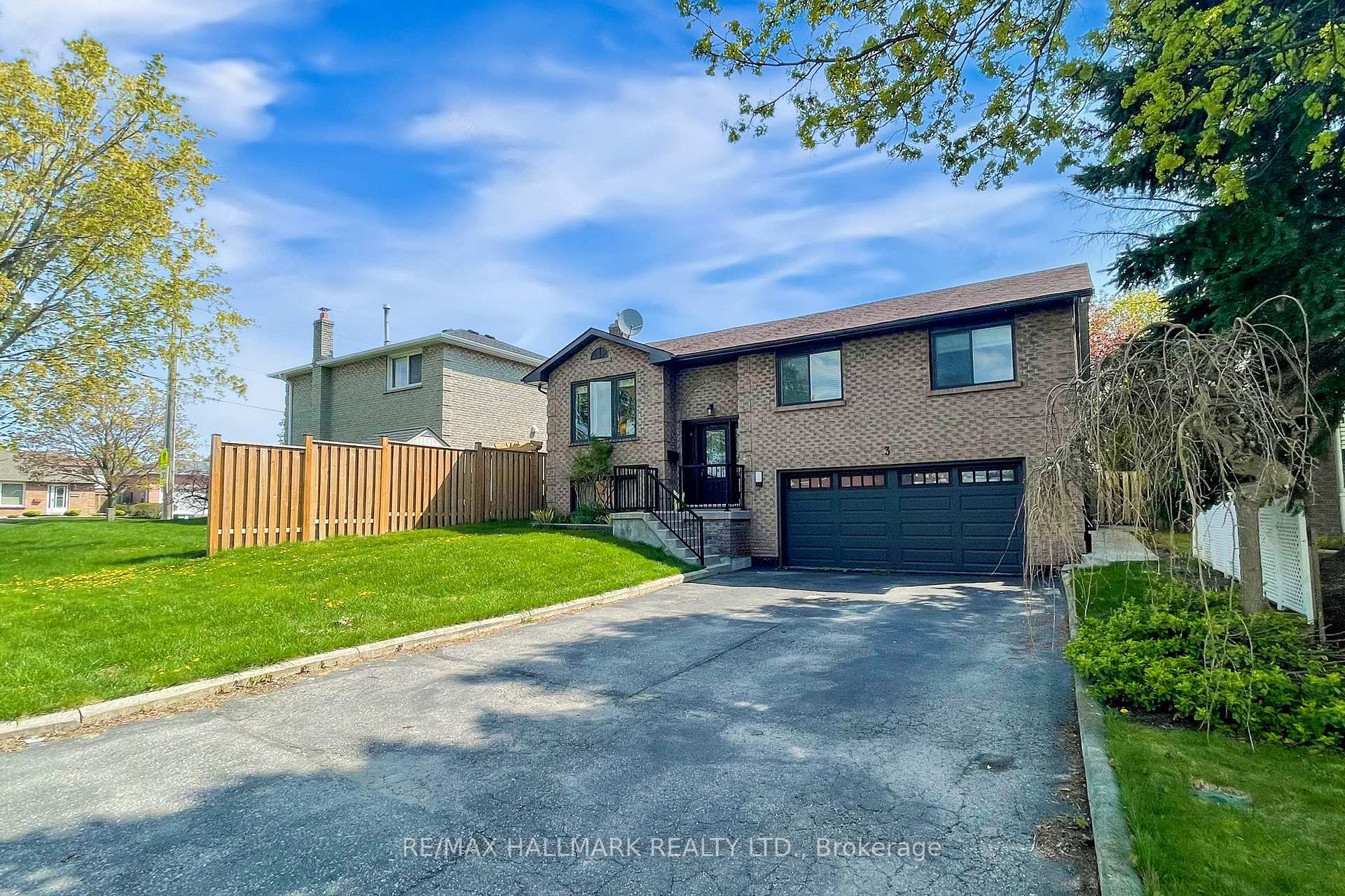 Photo 3 of 3 Cherry Blossom Crescent, Clarington, Courtice — HOMEH