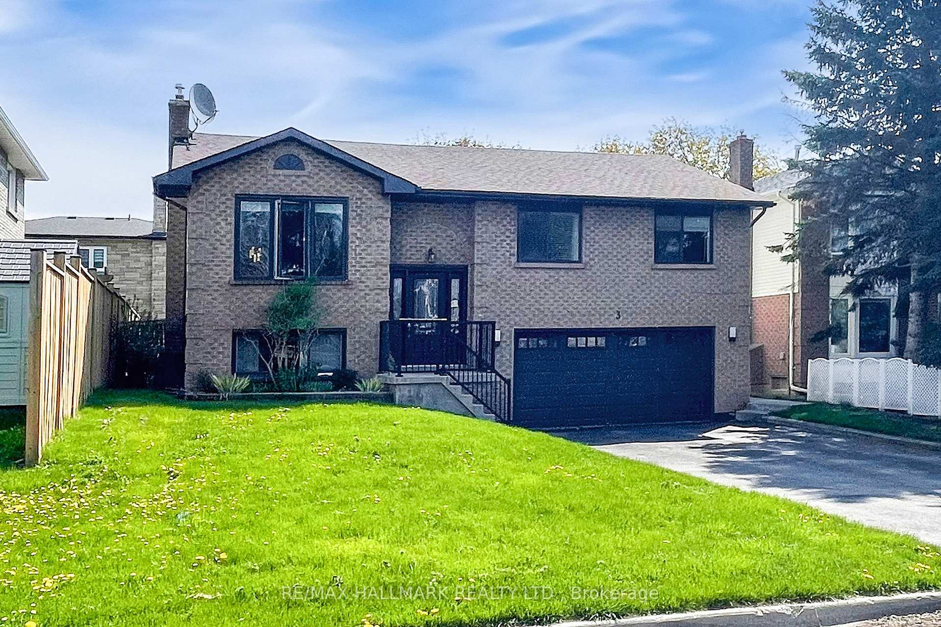 Photo 7 of 3 Cherry Blossom Crescent, Clarington, Courtice — HOMEH