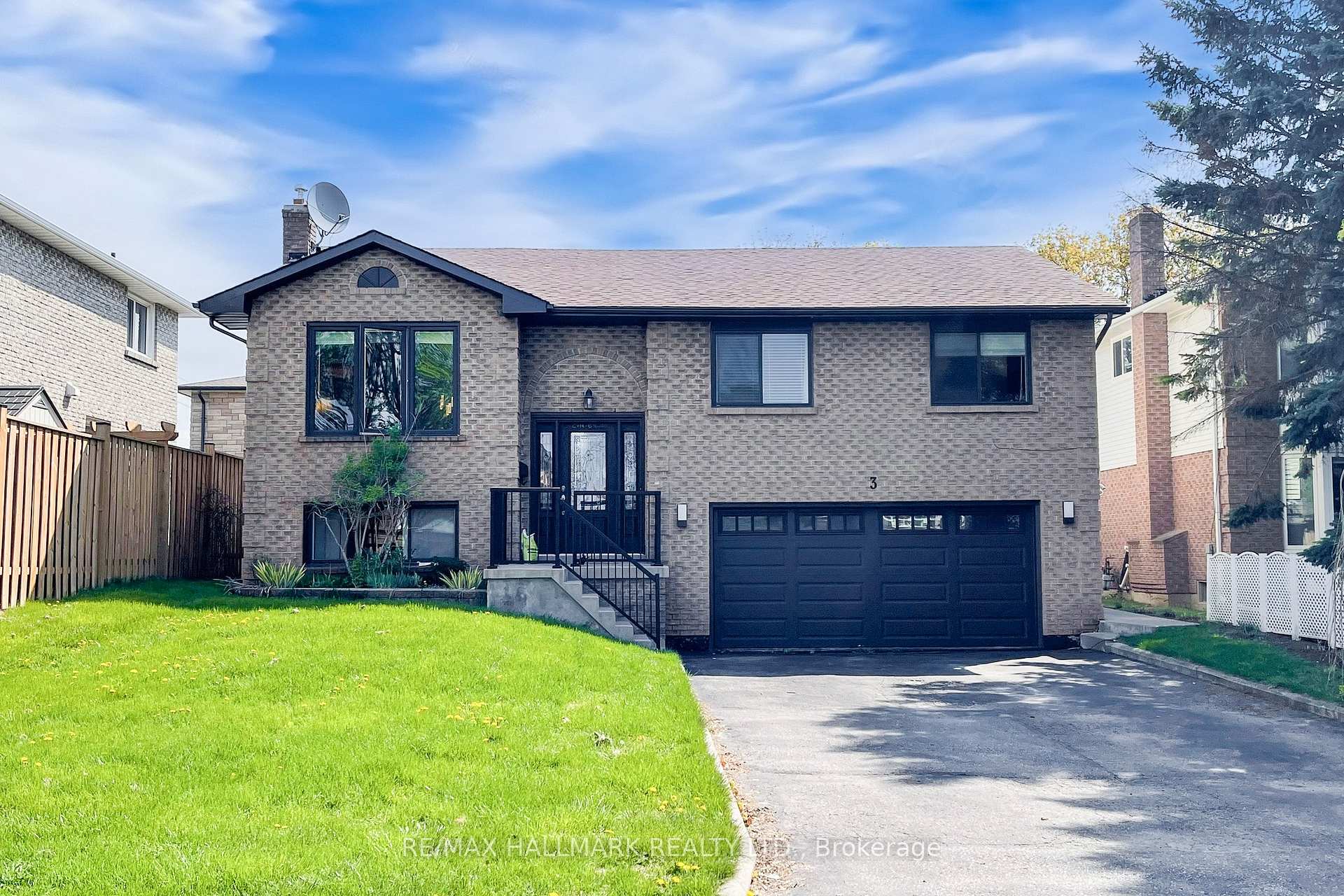 Photo 5 of 3 Cherry Blossom Crescent, Clarington, Courtice — HOMEH