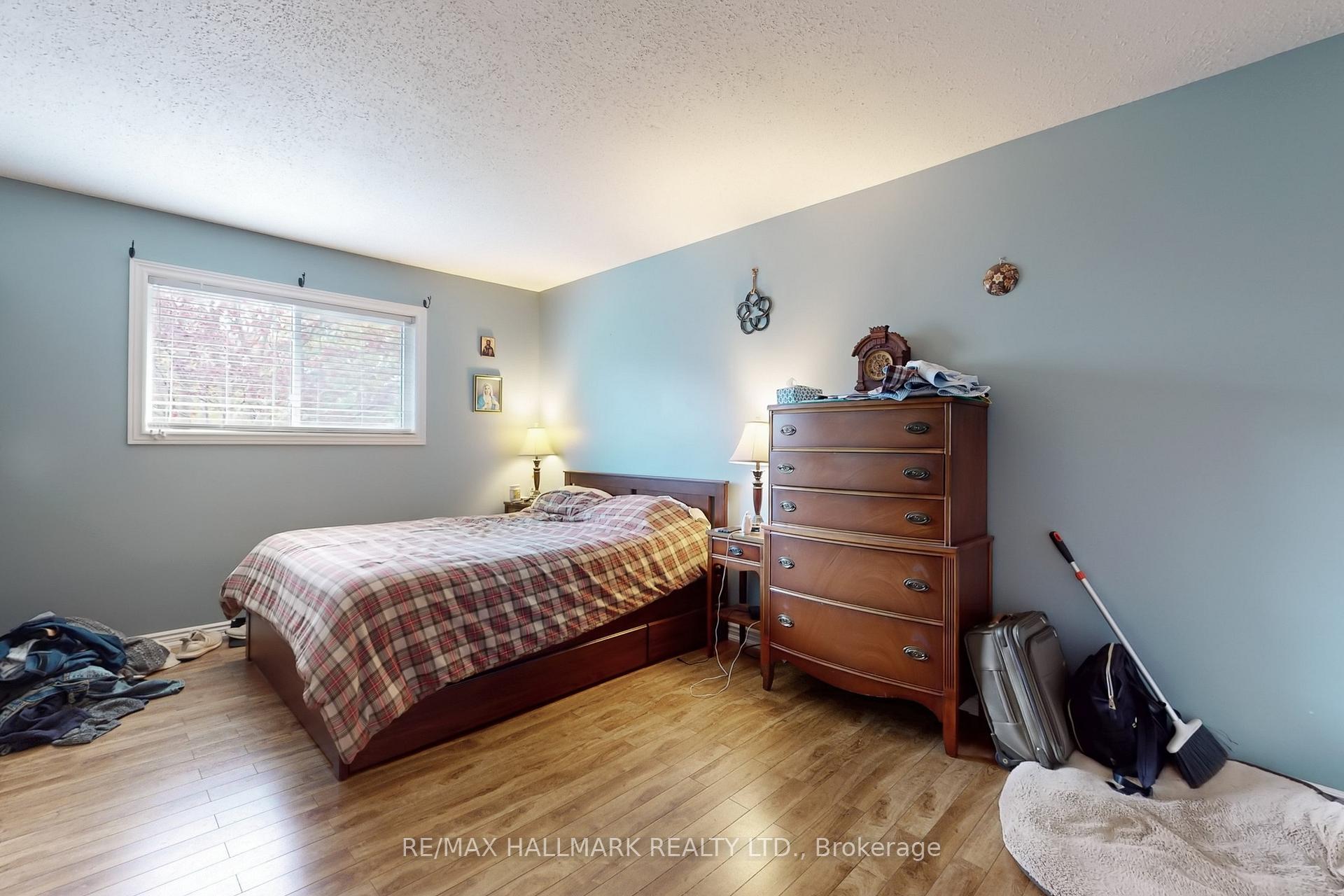 Photo 17 of 3 Cherry Blossom Crescent, Clarington, Courtice — HOMEH