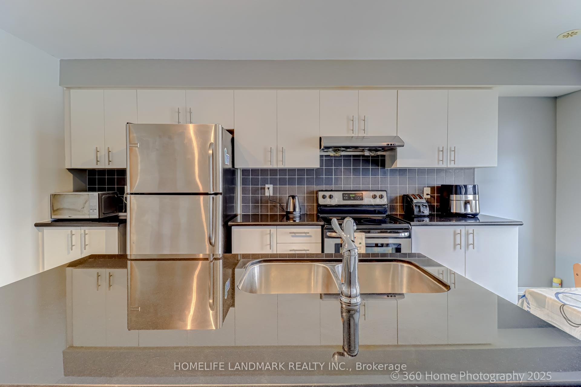 Photo 5 of 5293 Major Mackenzie Drive E, Markham, Berczy — HOMEH