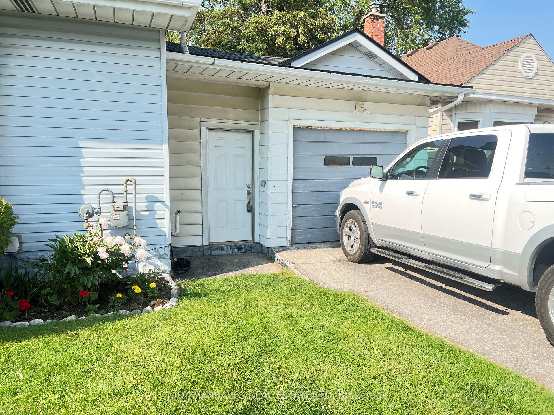 Photo 2 of 99 Brucedale Avenue E, Hamilton, Centremount — HOMEH