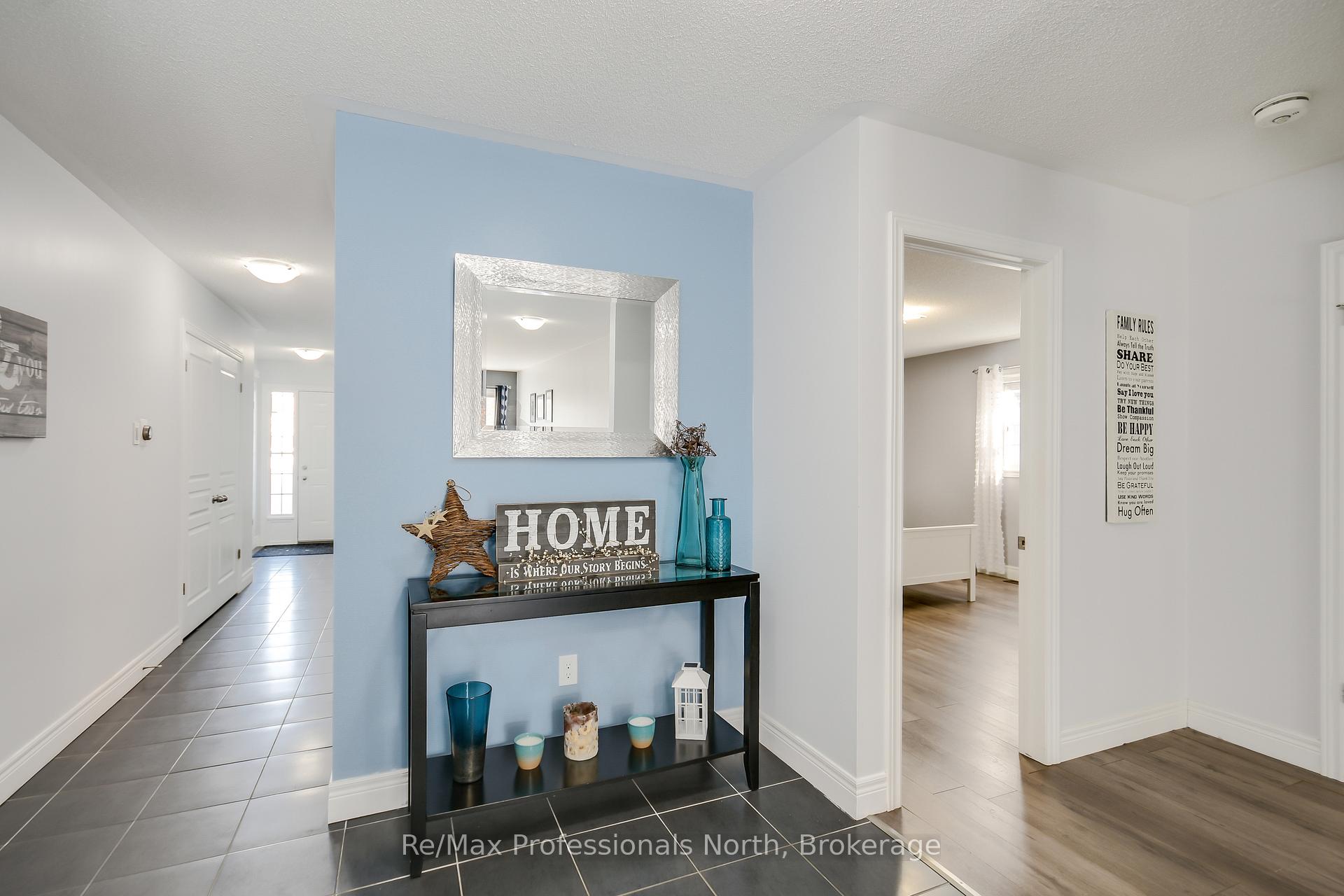 Photo 4 of 283 Pine Street, Gravenhurst, Muskoka (S) — HOMEH