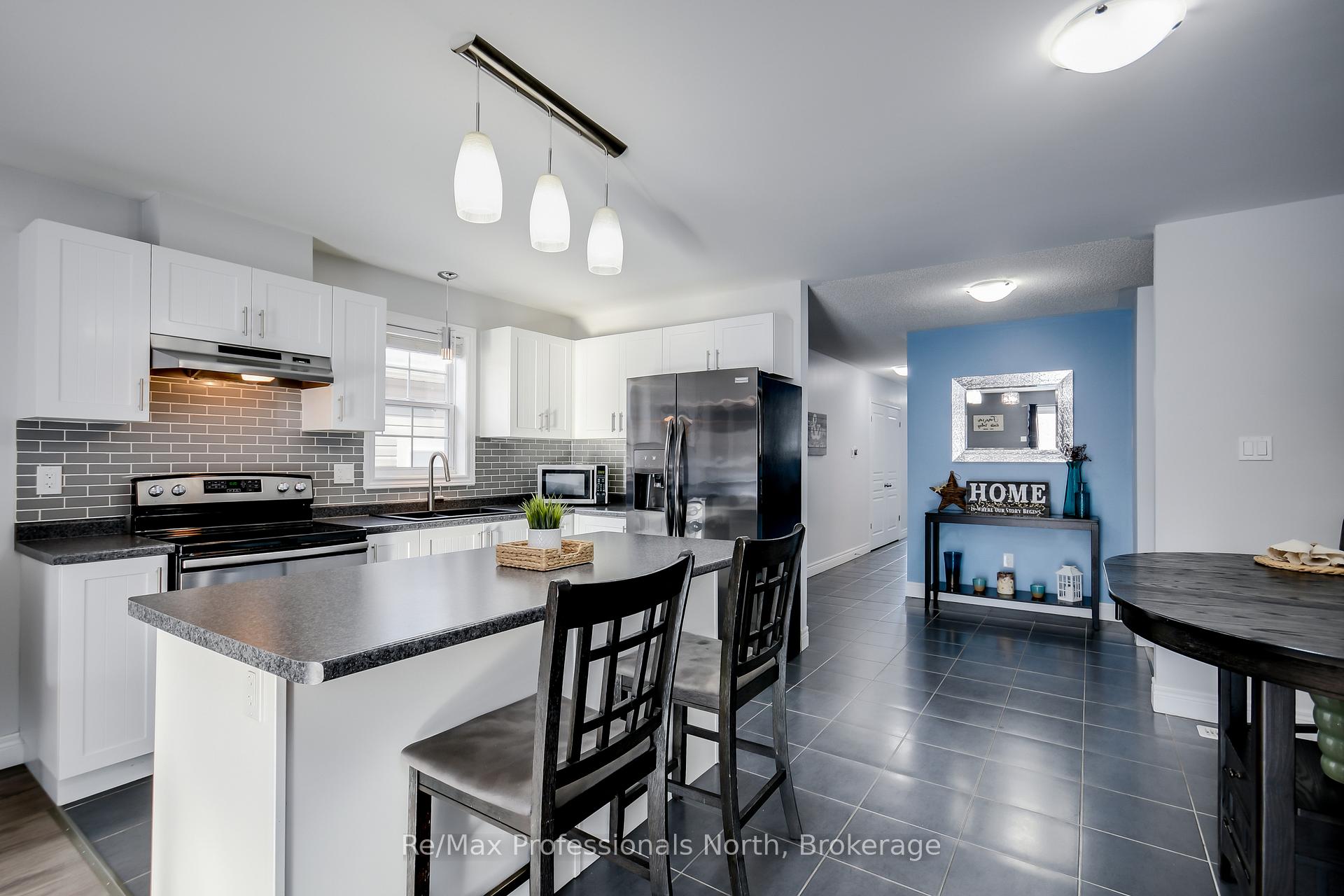 Photo 6 of 283 Pine Street, Gravenhurst, Muskoka (S) — HOMEH