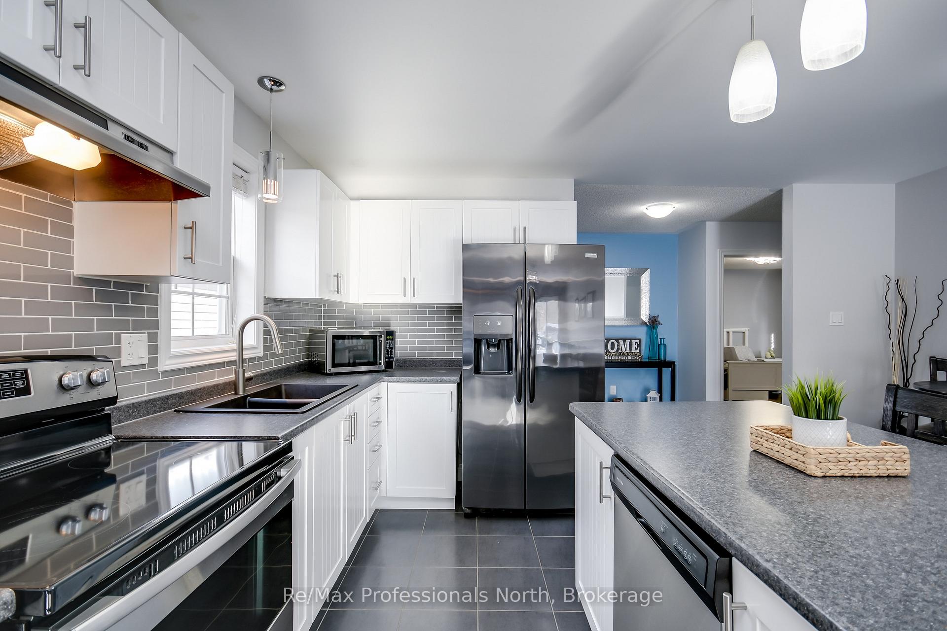 Photo 7 of 283 Pine Street, Gravenhurst, Muskoka (S) — HOMEH