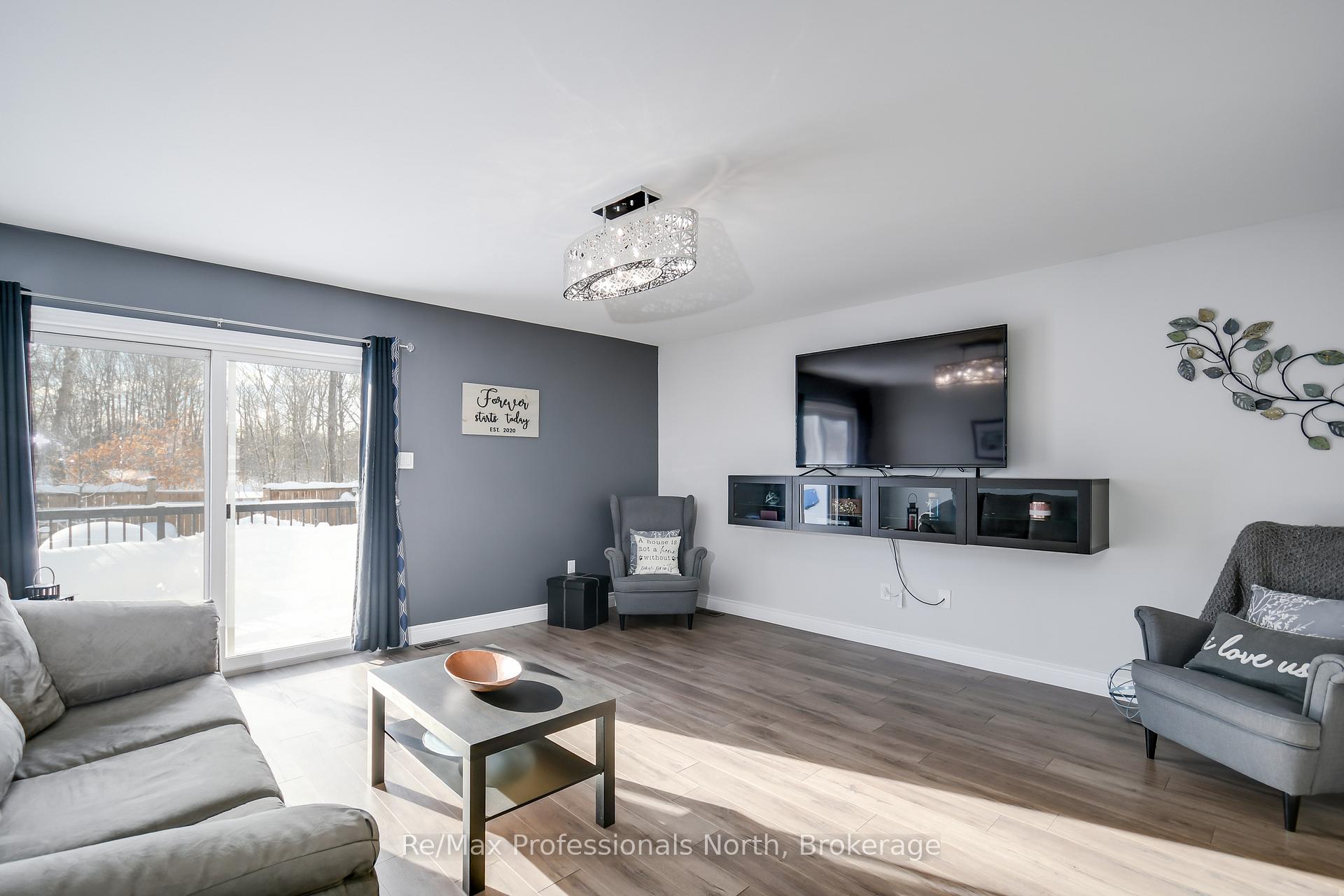 Photo 9 of 283 Pine Street, Gravenhurst, Muskoka (S) — HOMEH