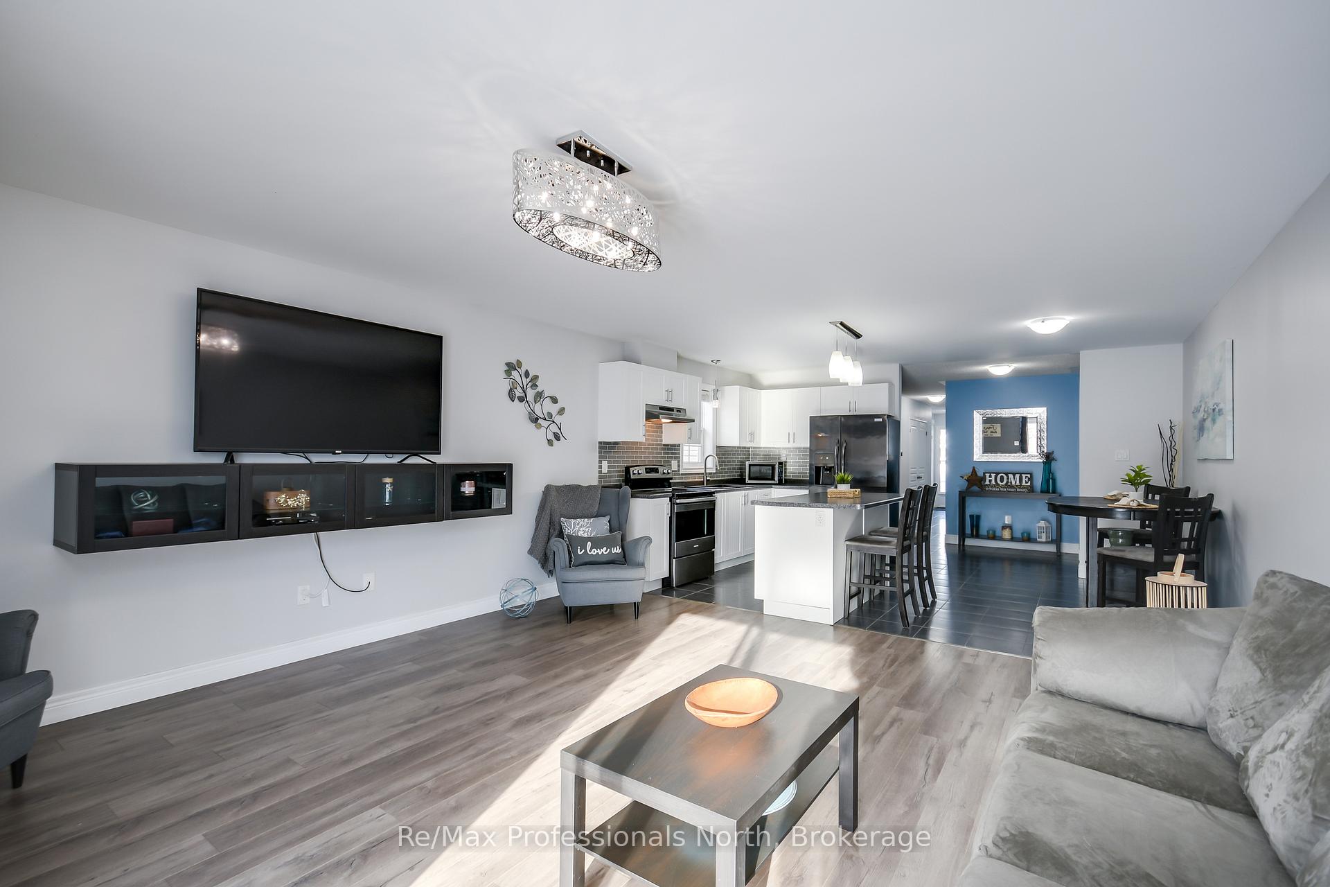 Photo 11 of 283 Pine Street, Gravenhurst, Muskoka (S) — HOMEH