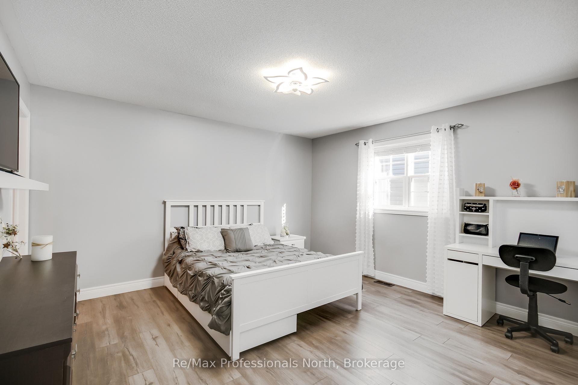 Photo 12 of 283 Pine Street, Gravenhurst, Muskoka (S) — HOMEH