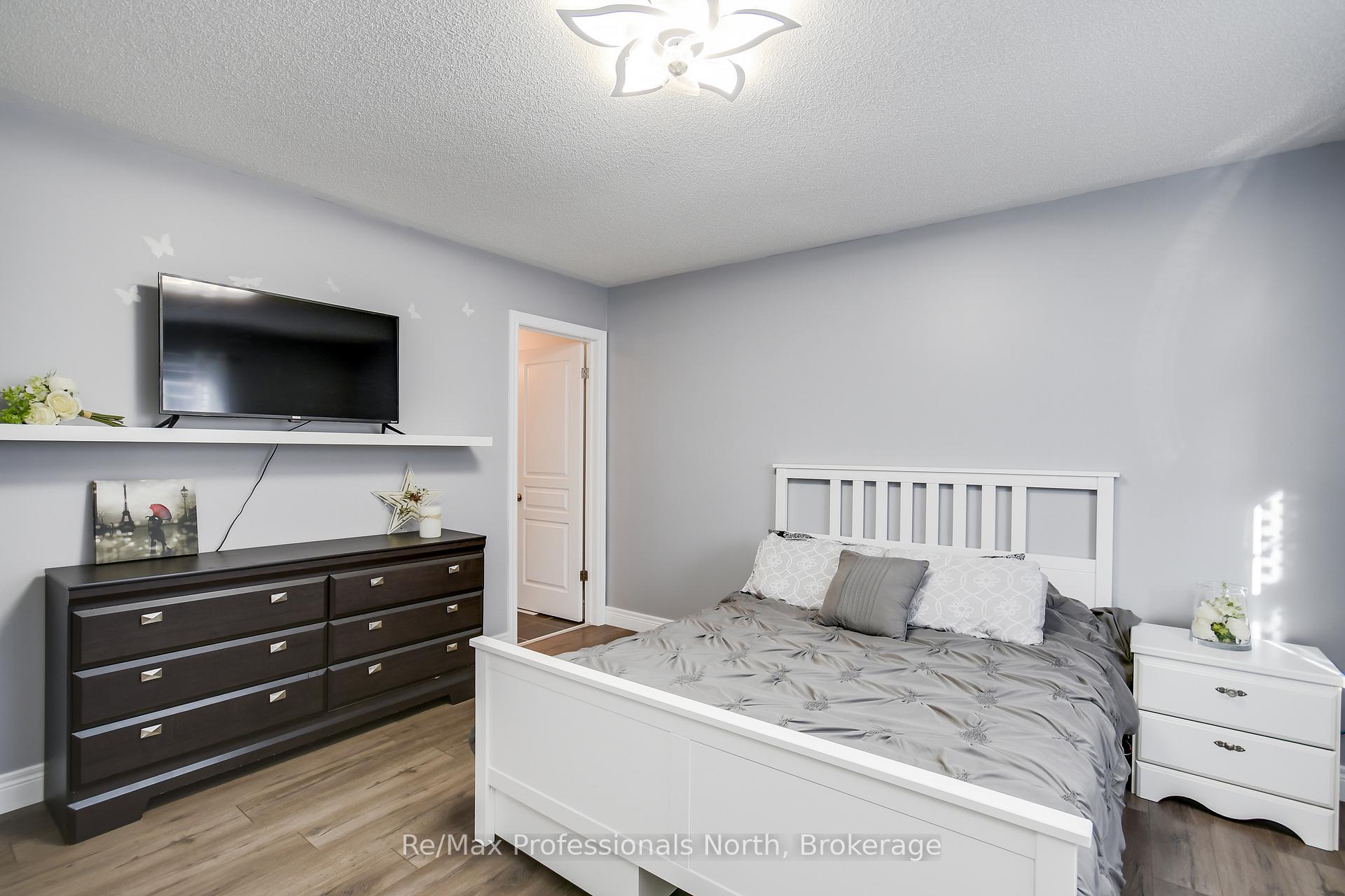 Photo 13 of 283 Pine Street, Gravenhurst, Muskoka (S) — HOMEH
