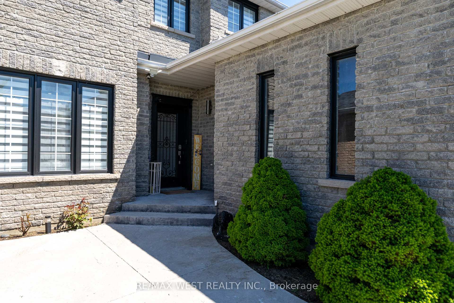 Photo 5 of 14 Jessica Drive, Barrie, Painswick South — HOMEH