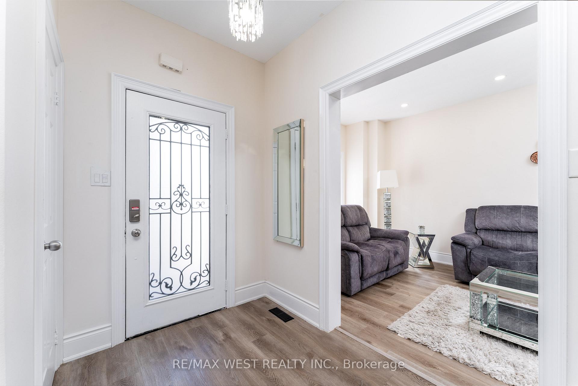 Photo 7 of 14 Jessica Drive, Barrie, Painswick South — HOMEH