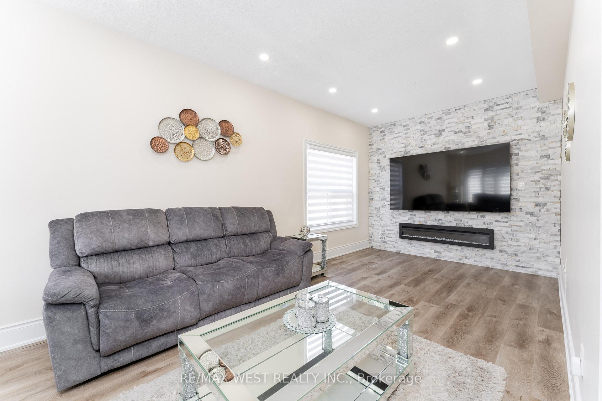 Photo 11 of 14 Jessica Drive, Barrie, Painswick South — HOMEH
