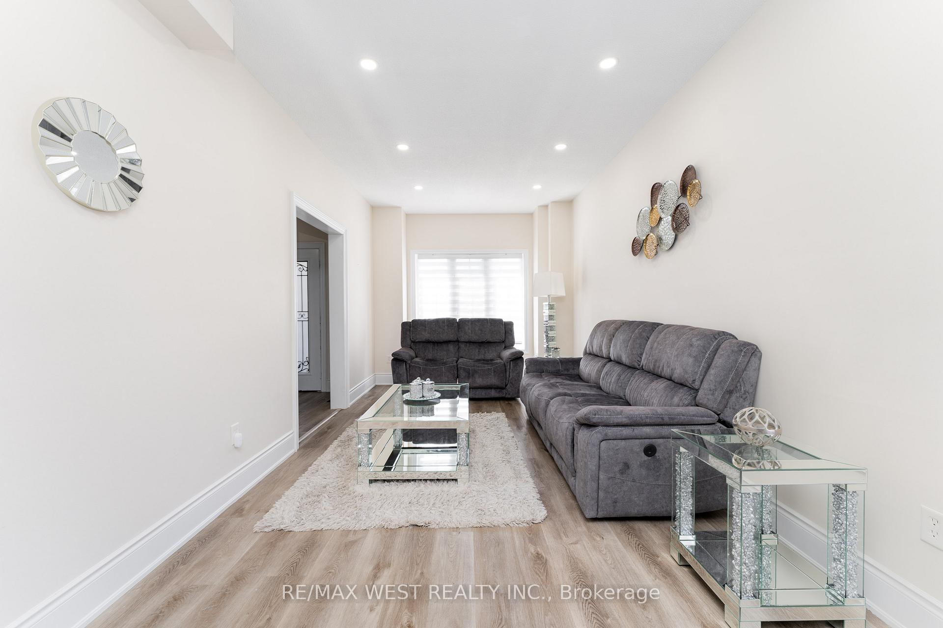 Photo 19 of 14 Jessica Drive, Barrie, Painswick South — HOMEH