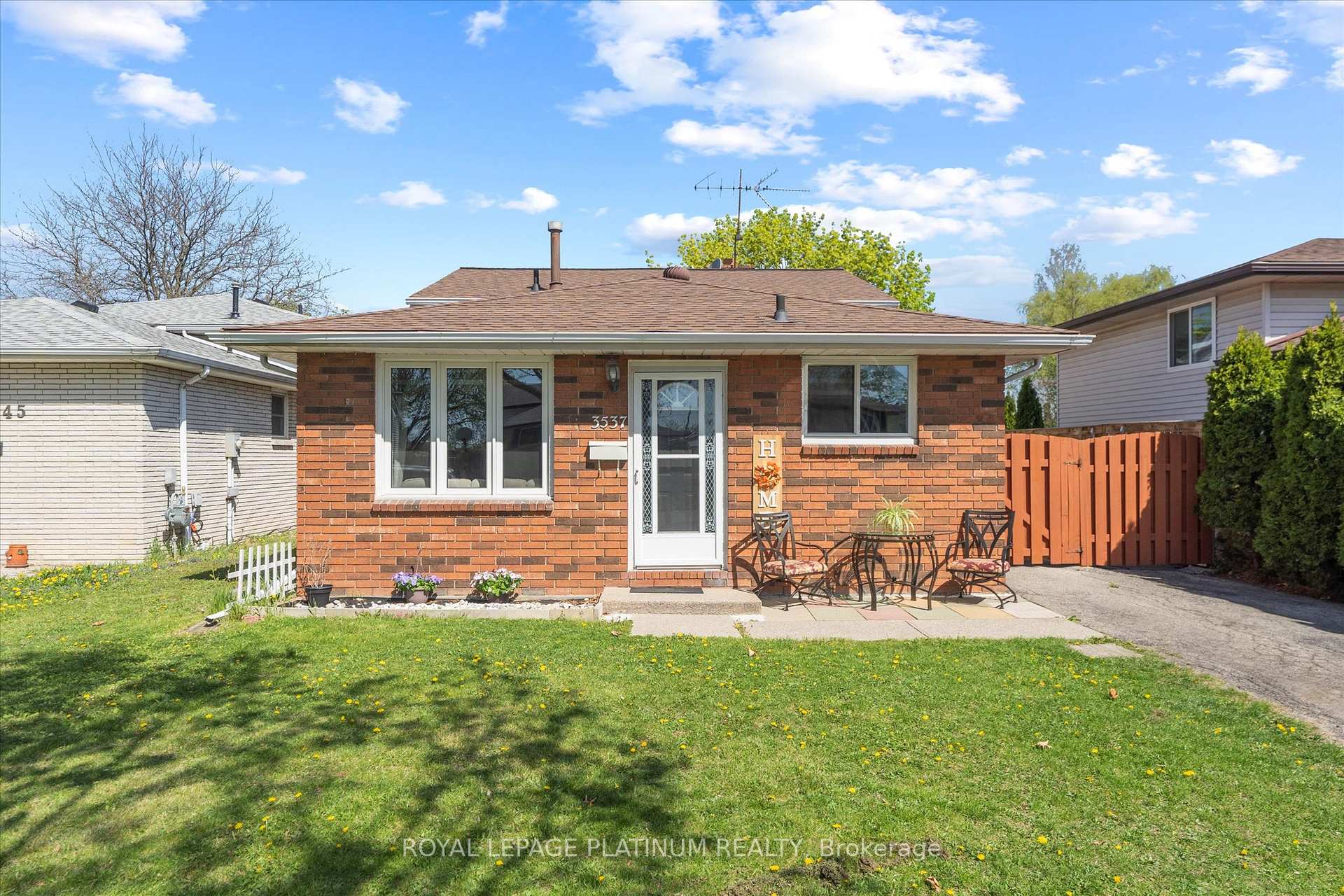 Front of 3537 Hemlock Road
