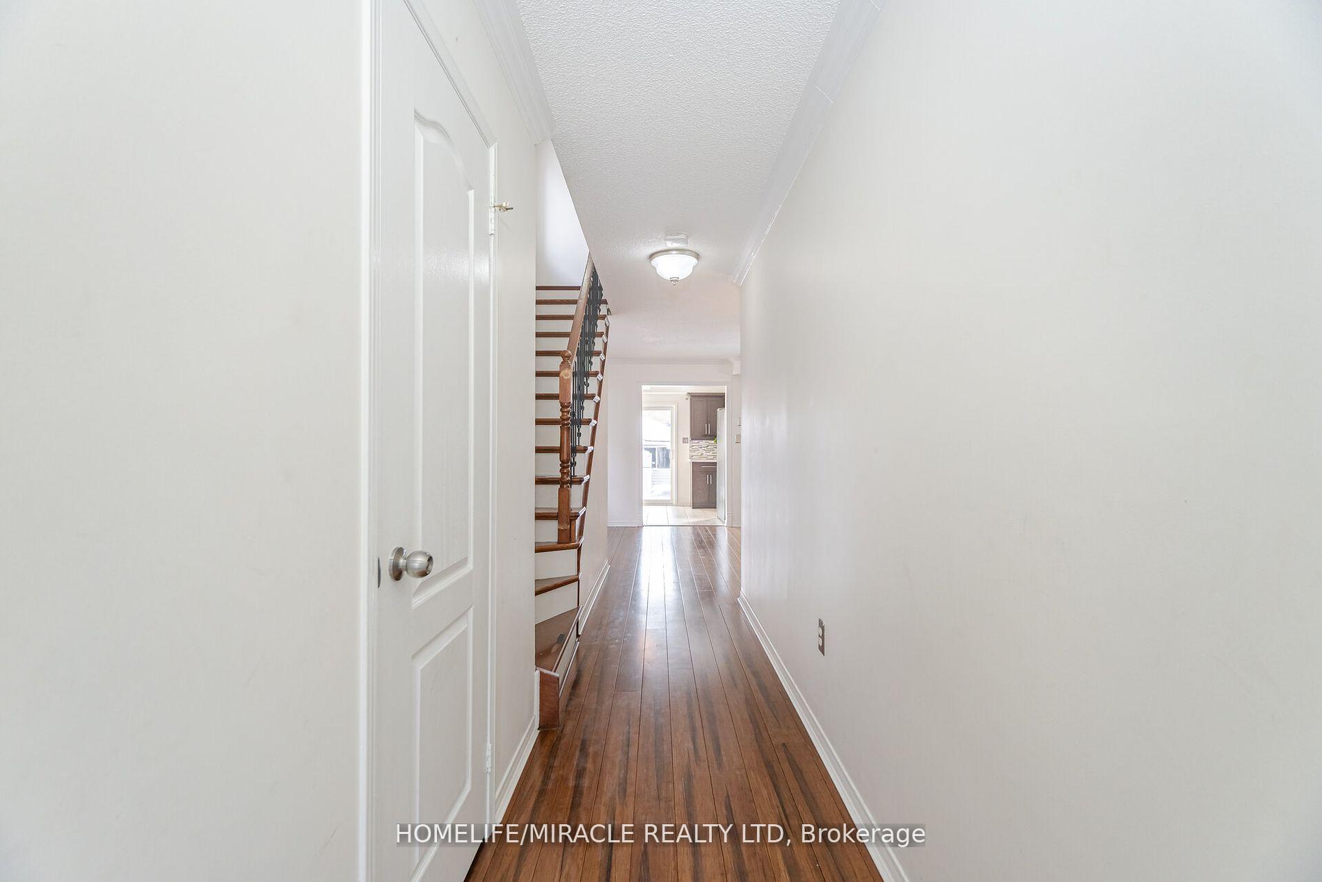 Photo 5 of 21 Roadmaster Lane, Brampton, Fletcher's Meadow — HOMEH