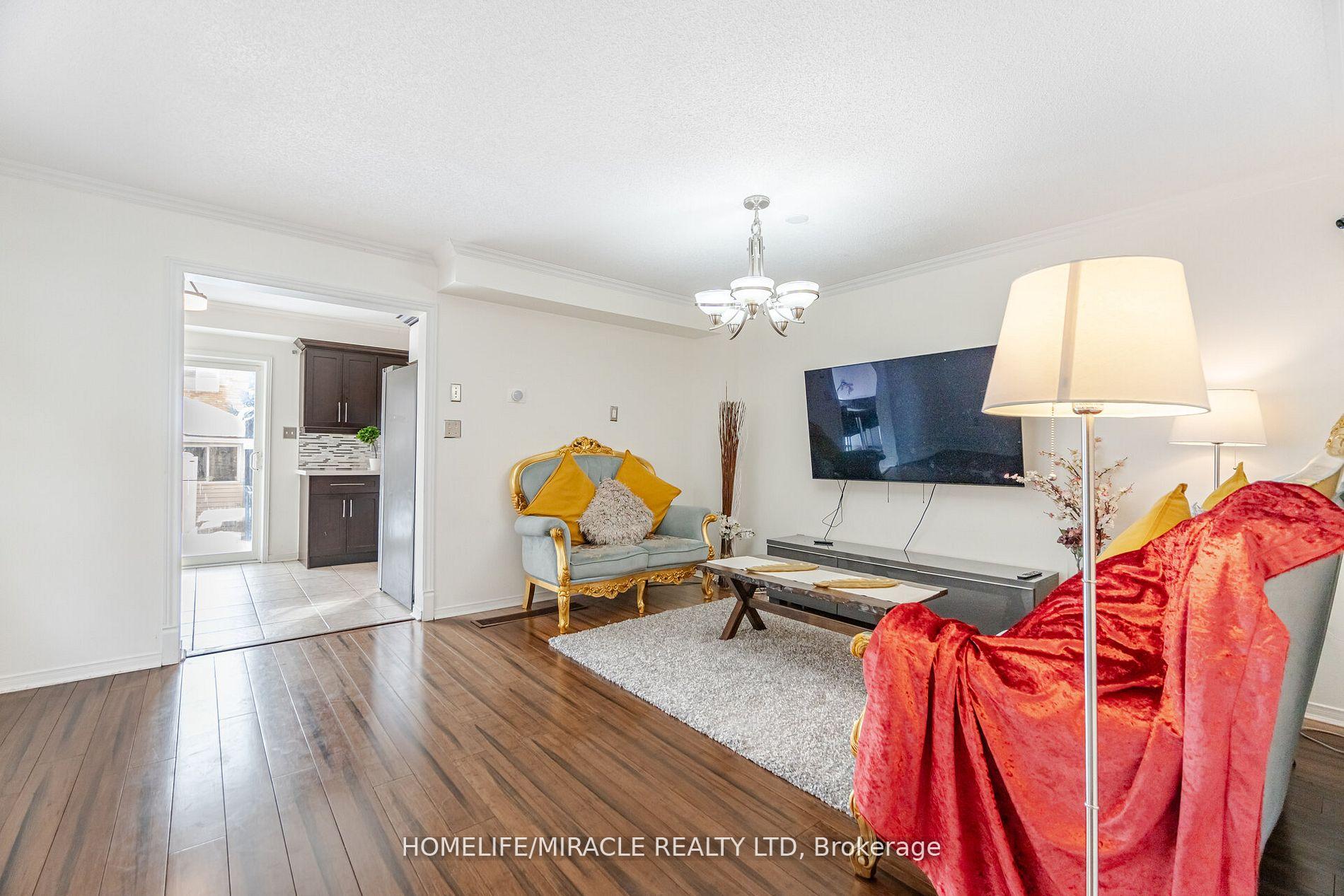 Photo 6 of 21 Roadmaster Lane, Brampton, Fletcher's Meadow — HOMEH