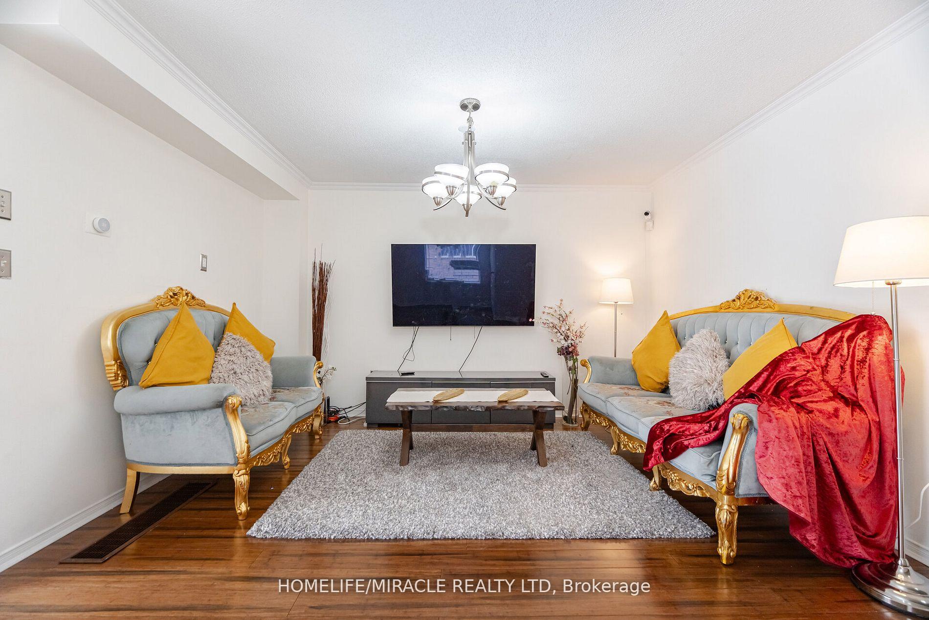 Photo 8 of 21 Roadmaster Lane, Brampton, Fletcher's Meadow — HOMEH