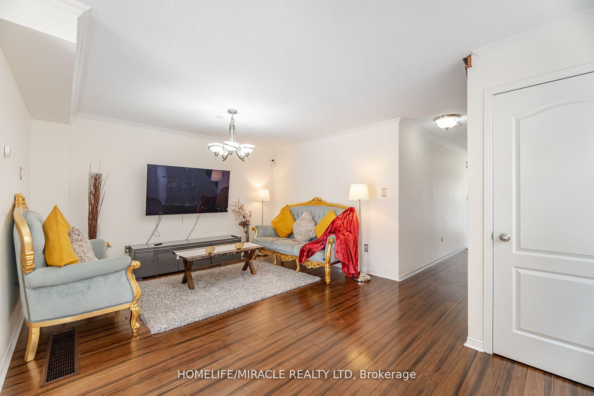 Photo 9 of 21 Roadmaster Lane, Brampton, Fletcher's Meadow — HOMEH
