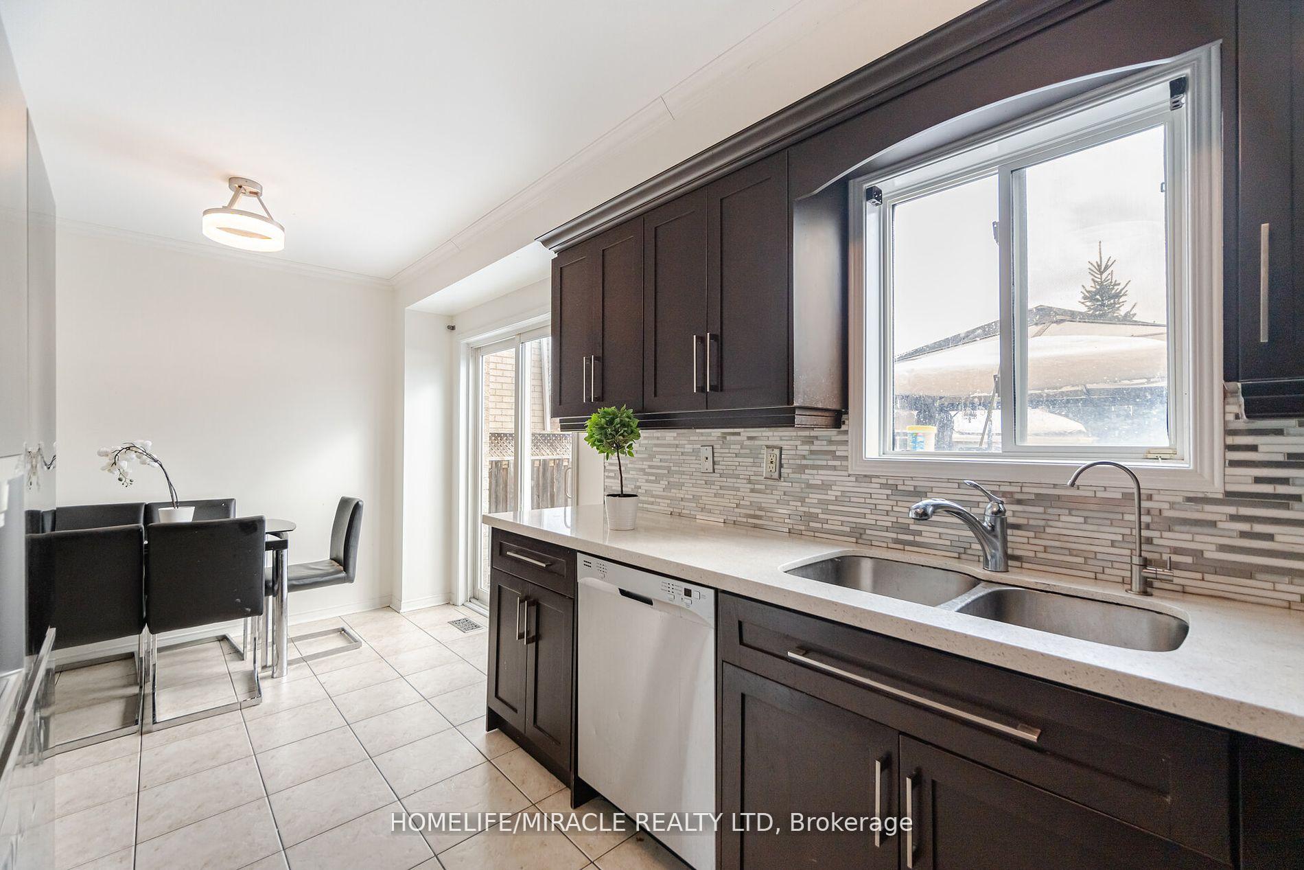 Photo 12 of 21 Roadmaster Lane, Brampton, Fletcher's Meadow — HOMEH
