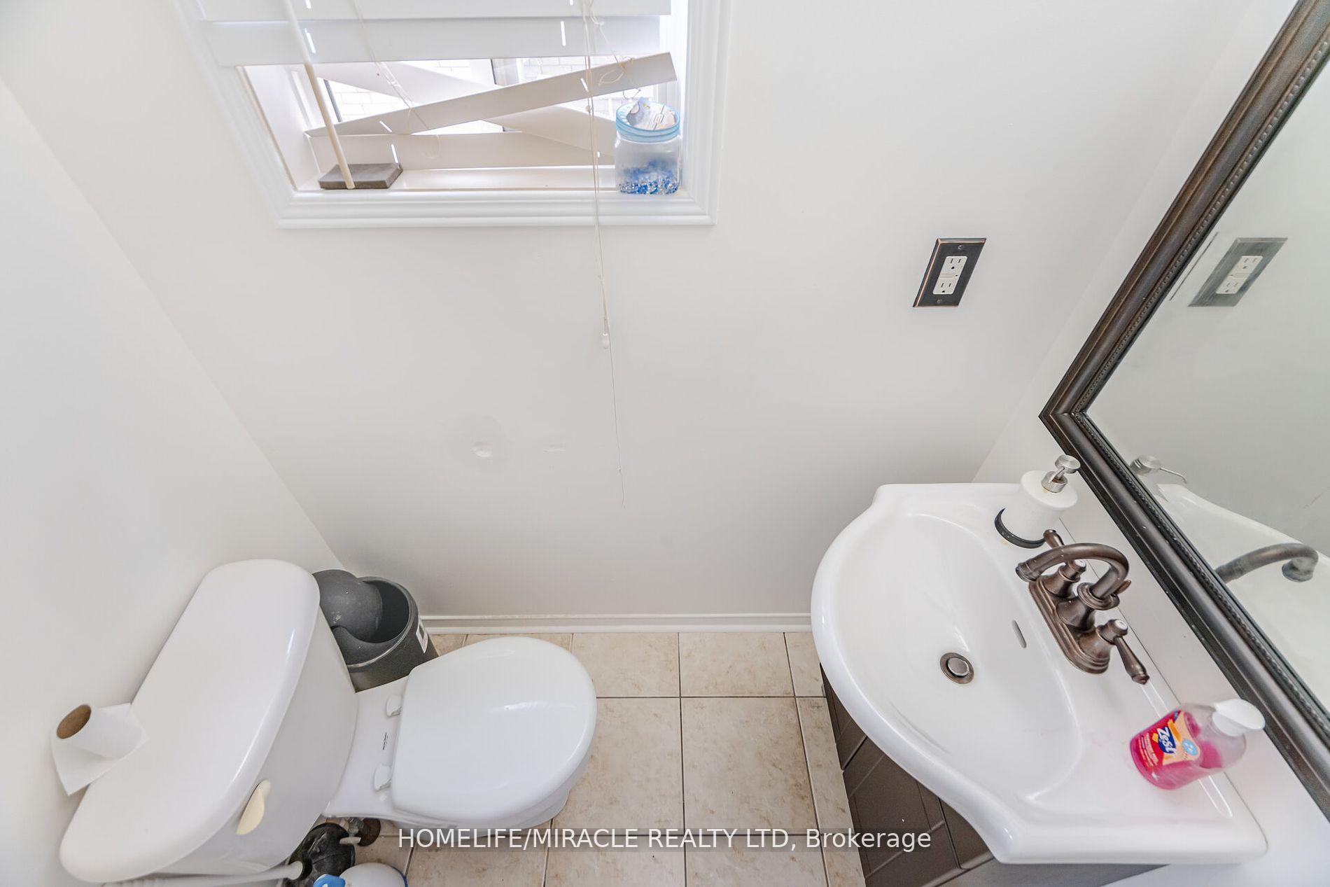 Photo 15 of 21 Roadmaster Lane, Brampton, Fletcher's Meadow — HOMEH