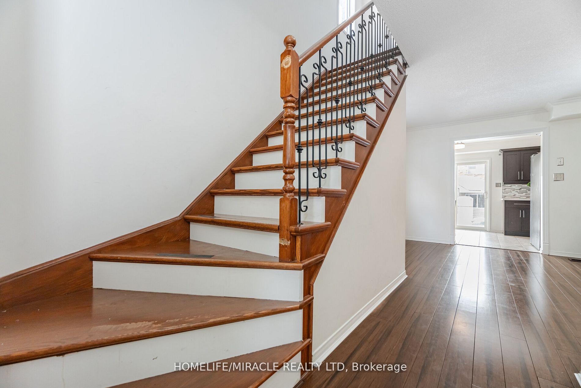Photo 17 of 21 Roadmaster Lane, Brampton, Fletcher's Meadow — HOMEH