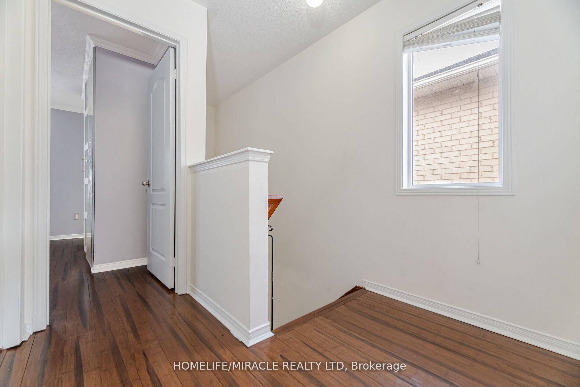 Photo 16 of 21 Roadmaster Lane, Brampton, Fletcher's Meadow — HOMEH