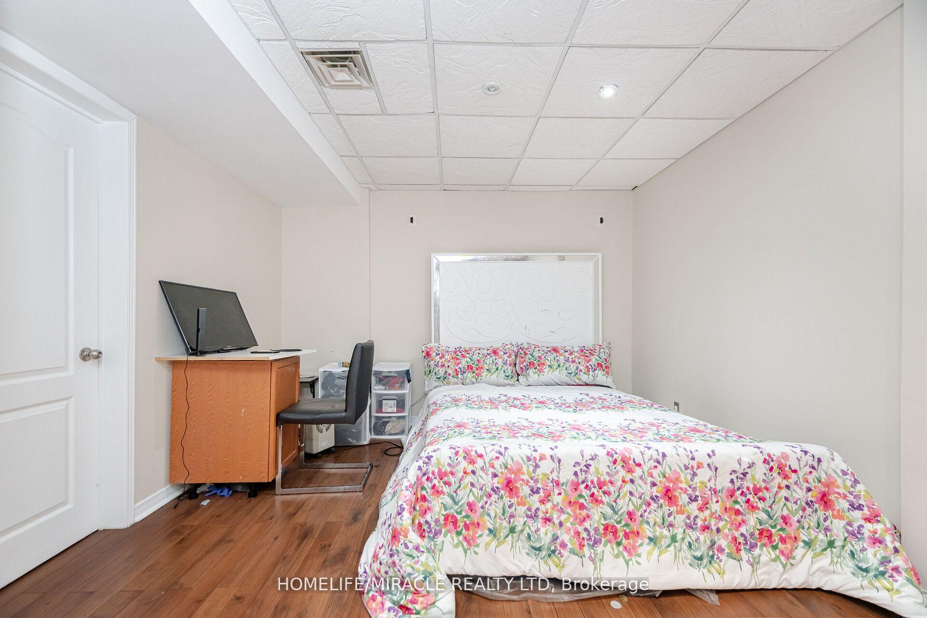 Photo 32 of 21 Roadmaster Lane, Brampton, Fletcher's Meadow — HOMEH
