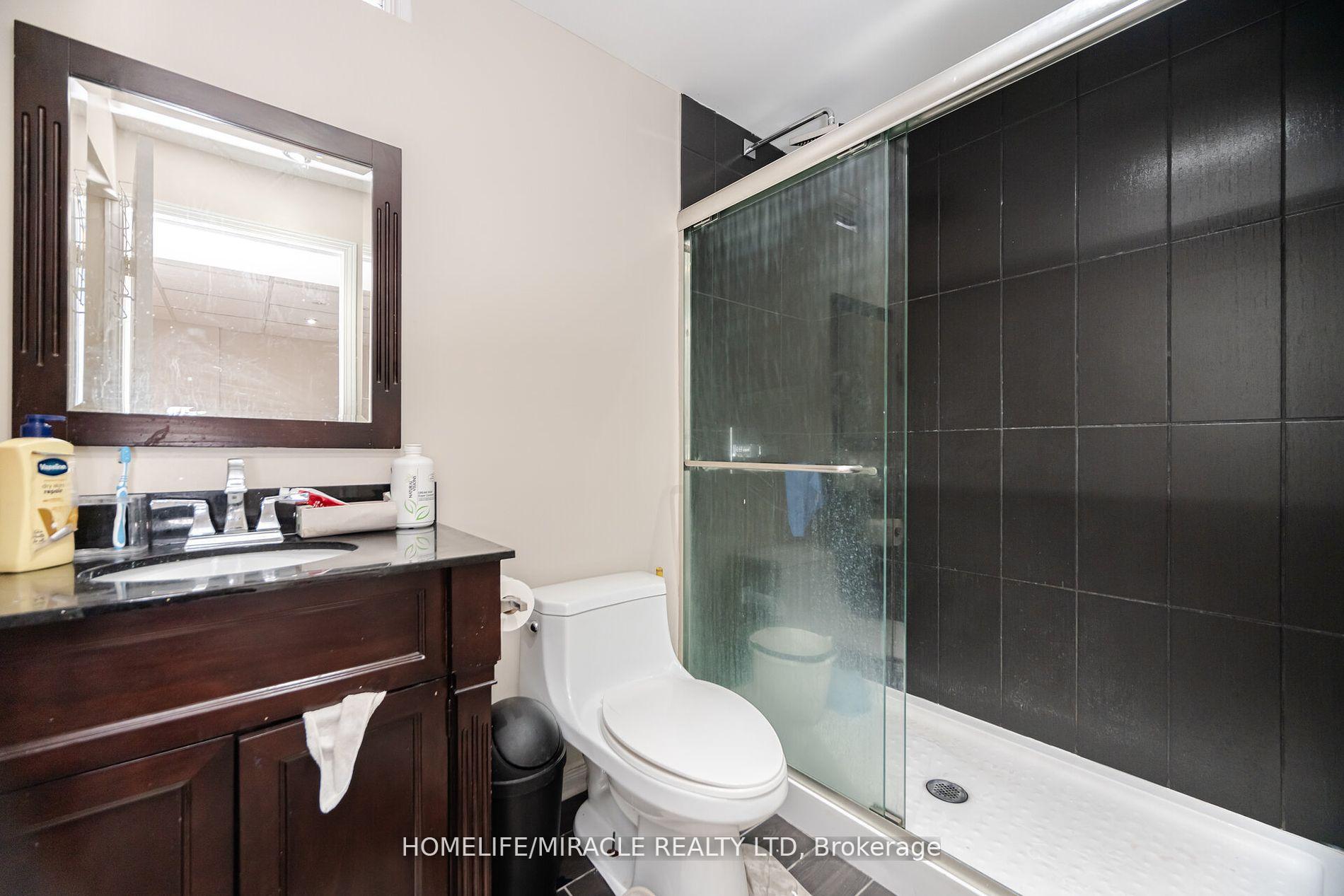 Photo 35 of 21 Roadmaster Lane, Brampton, Fletcher's Meadow — HOMEH