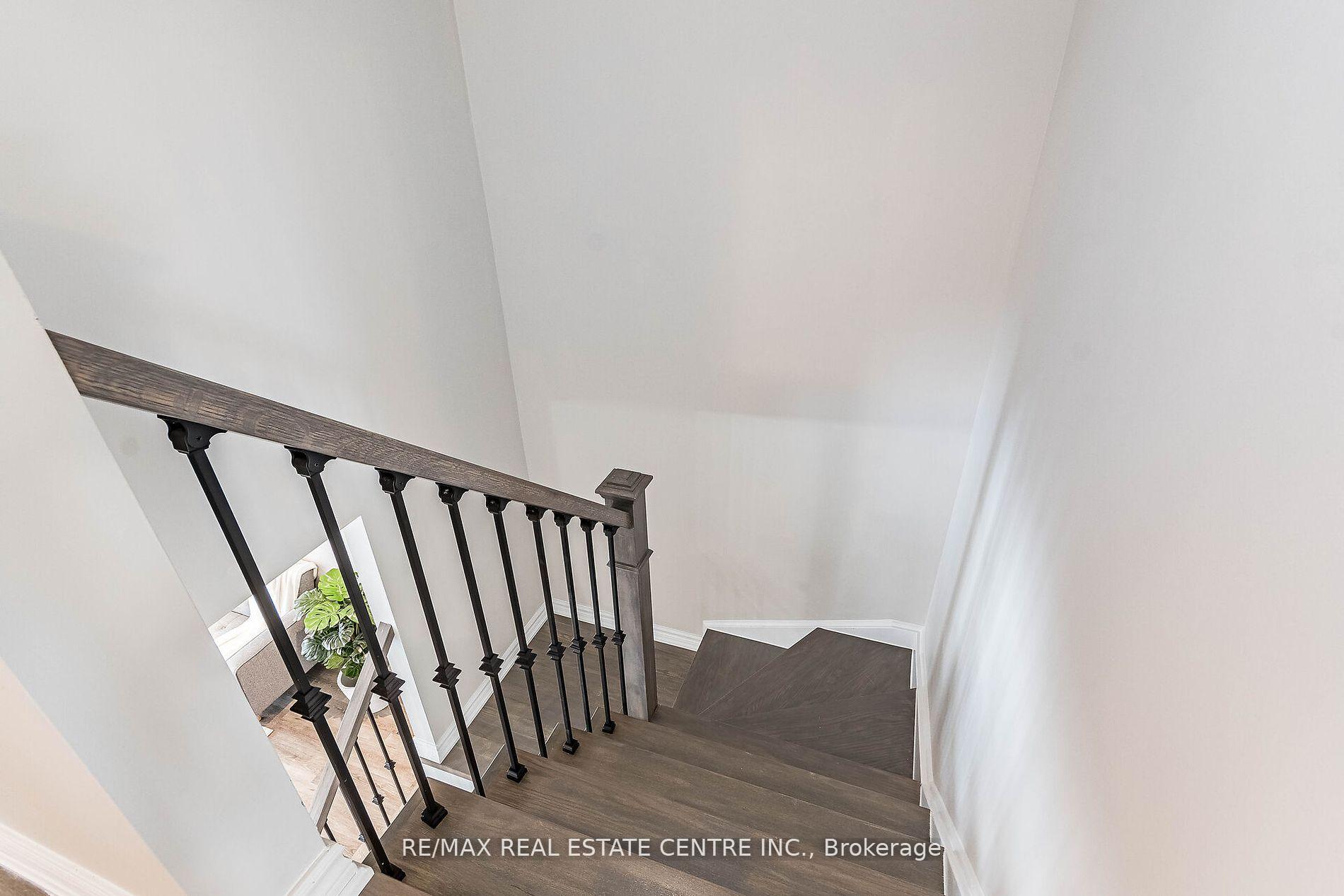 Photo 36 of 10 Utter Place, Hamilton, Stoney Creek Mountain — HOMEH