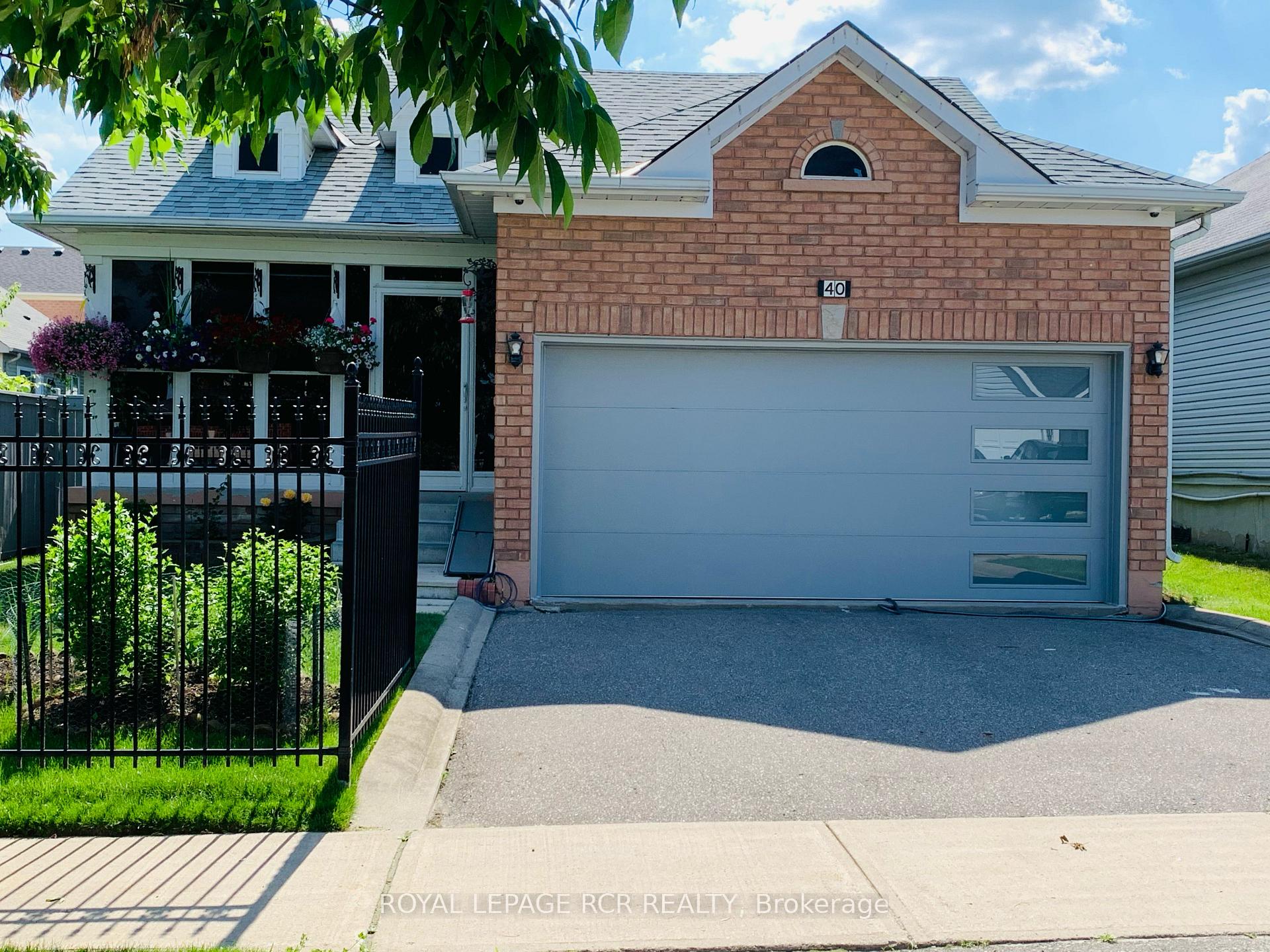 Photo 1 of 40 Silverstone Crescent, Georgina, Keswick South — HOMEH
