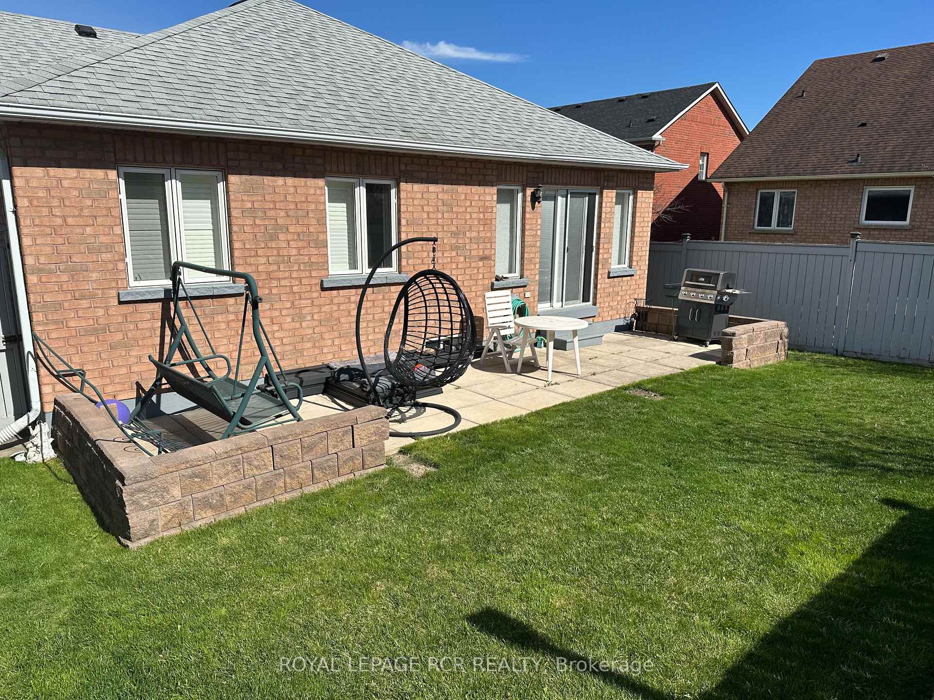 Photo 36 of 40 Silverstone Crescent, Georgina, Keswick South — HOMEH
