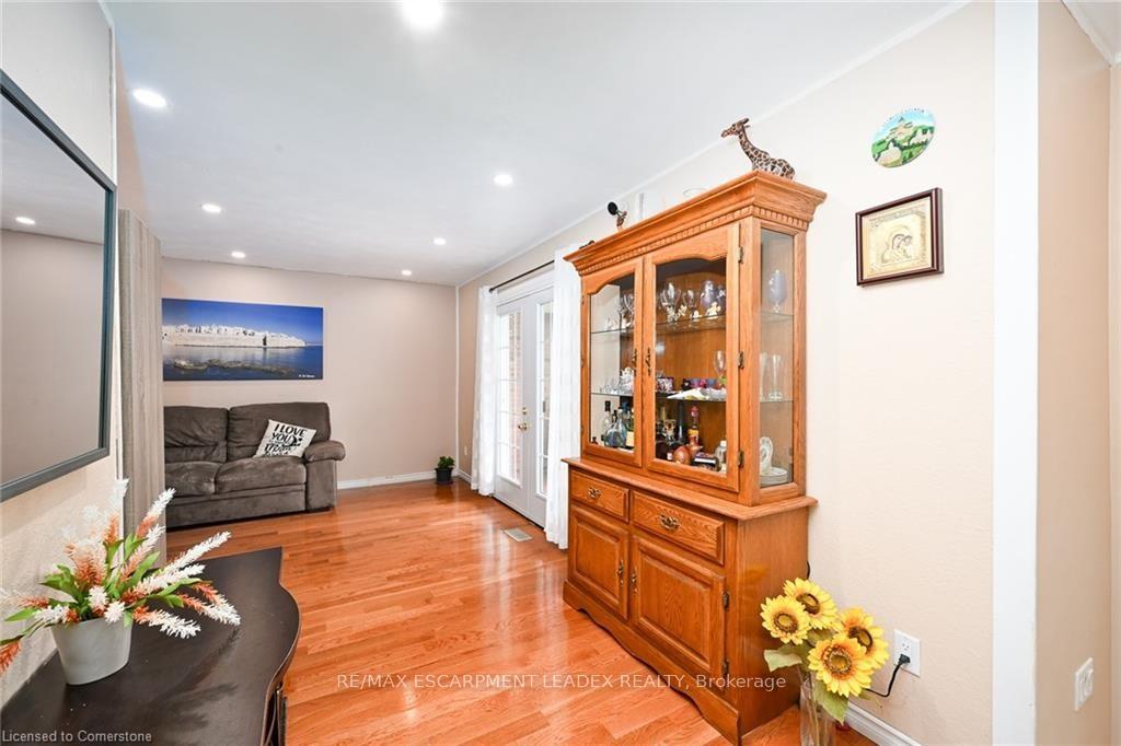 Photo 4 of 805 Stone Church Road E, Hamilton, Eleanor — HOMEH
