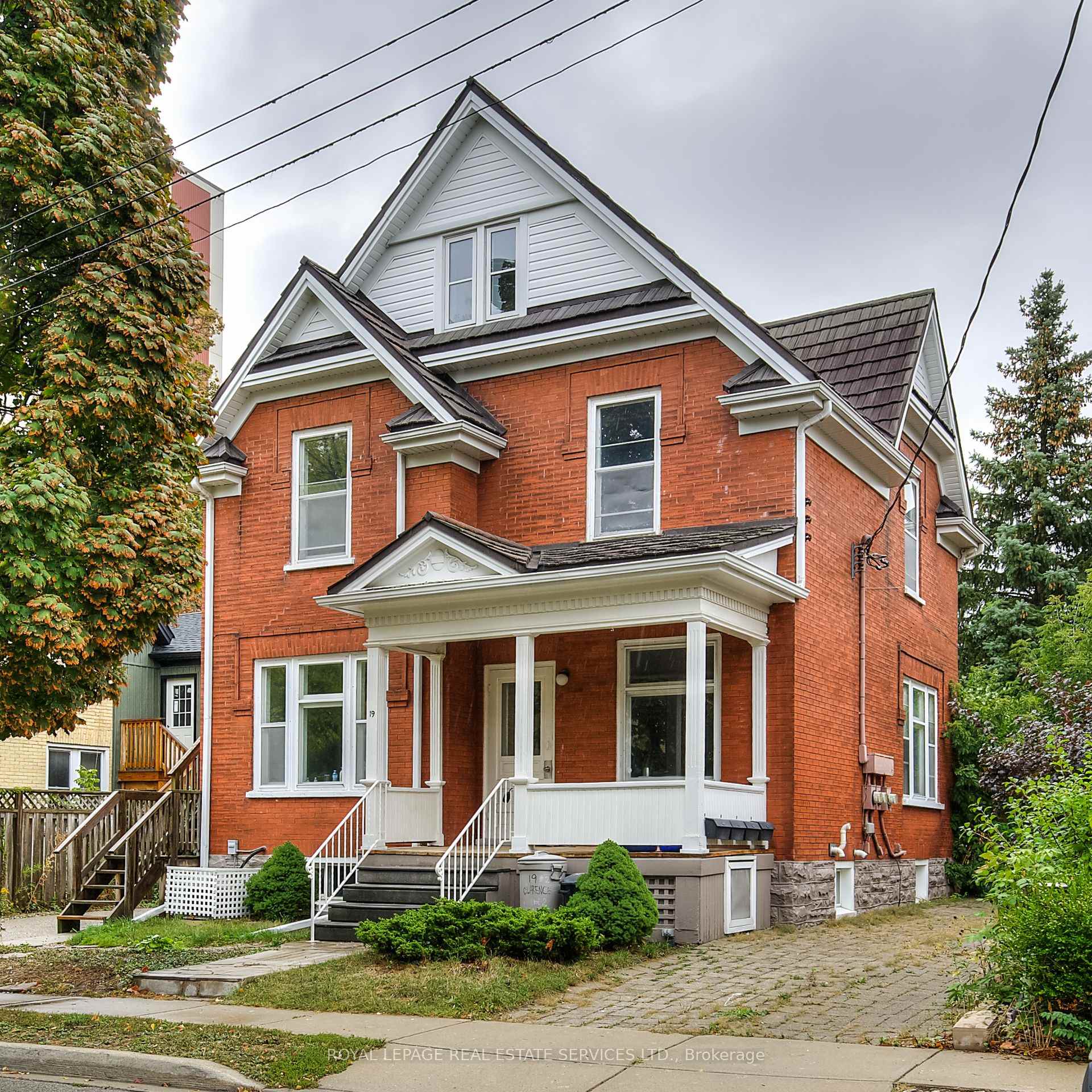 Photo 3 of 19 Clarence Place, Kitchener — HOMEH