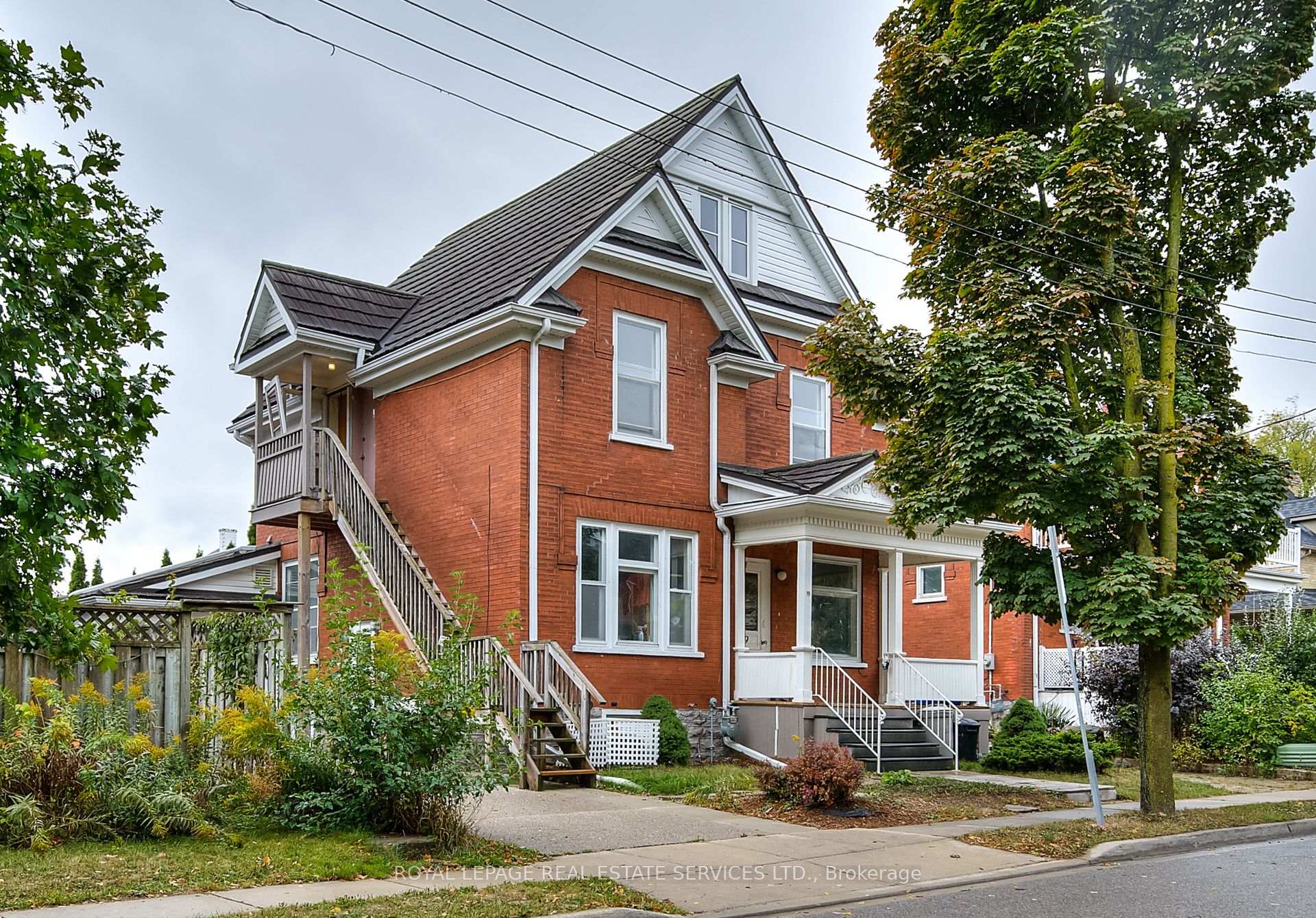 Photo 2 of 19 Clarence Place, Kitchener — HOMEH