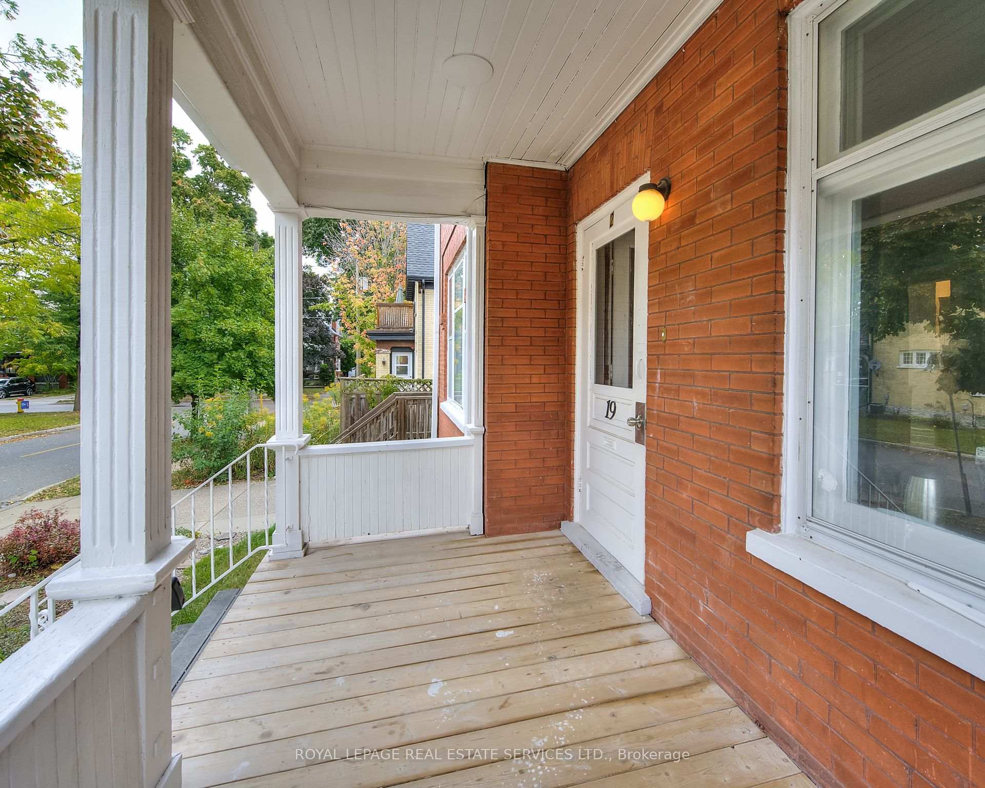 Photo 5 of 19 Clarence Place, Kitchener — HOMEH