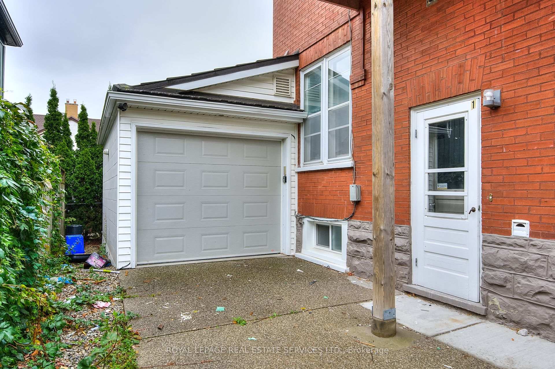 Photo 4 of 19 Clarence Place, Kitchener — HOMEH